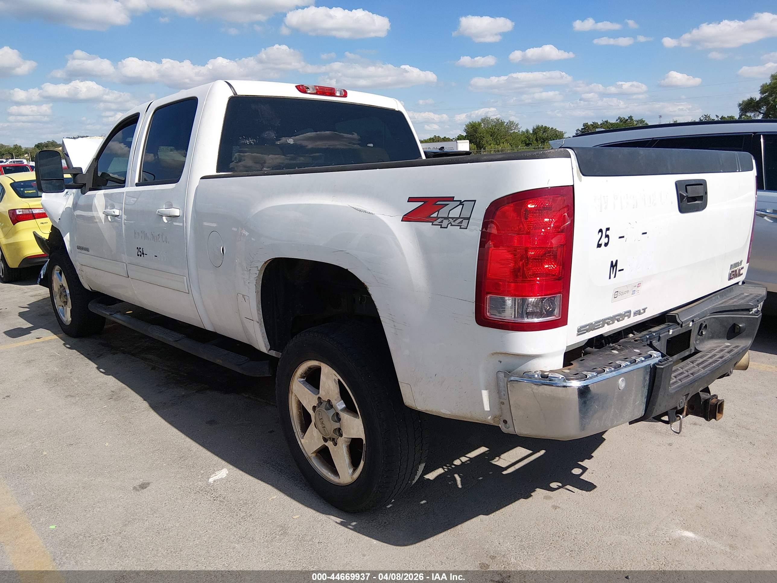 2011 Gmc Sierra 2500hd Slt White vin: 1GT121C85BF250646
