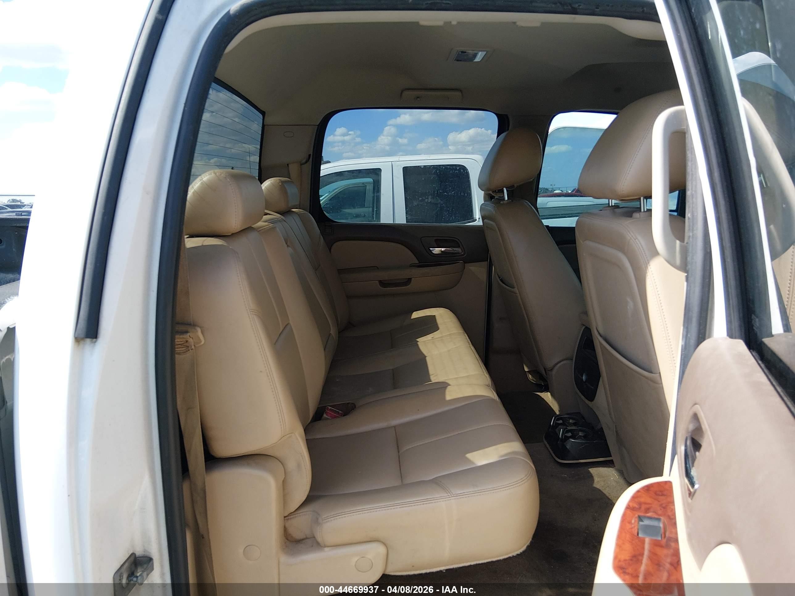 2011 Gmc Sierra 2500hd Slt White vin: 1GT121C85BF250646