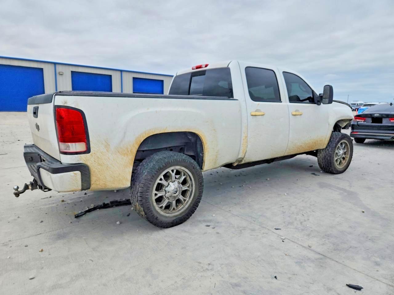 2011 Gmc Sierra K2500 Denali White vin: 1GT125C80BF254479