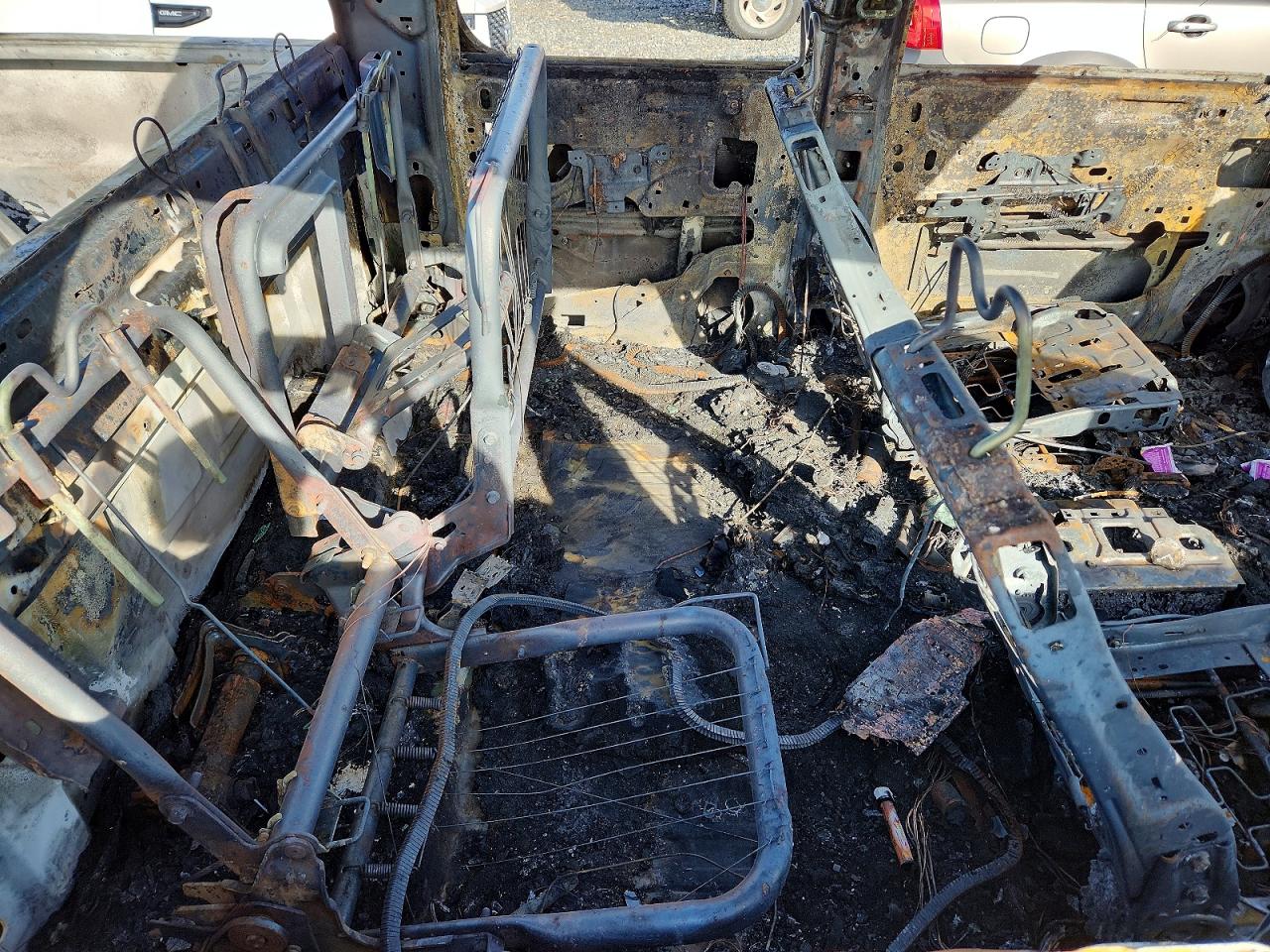2011 Gmc Sierra K2500 Denali Burn vin: 1GT125C81BF137526