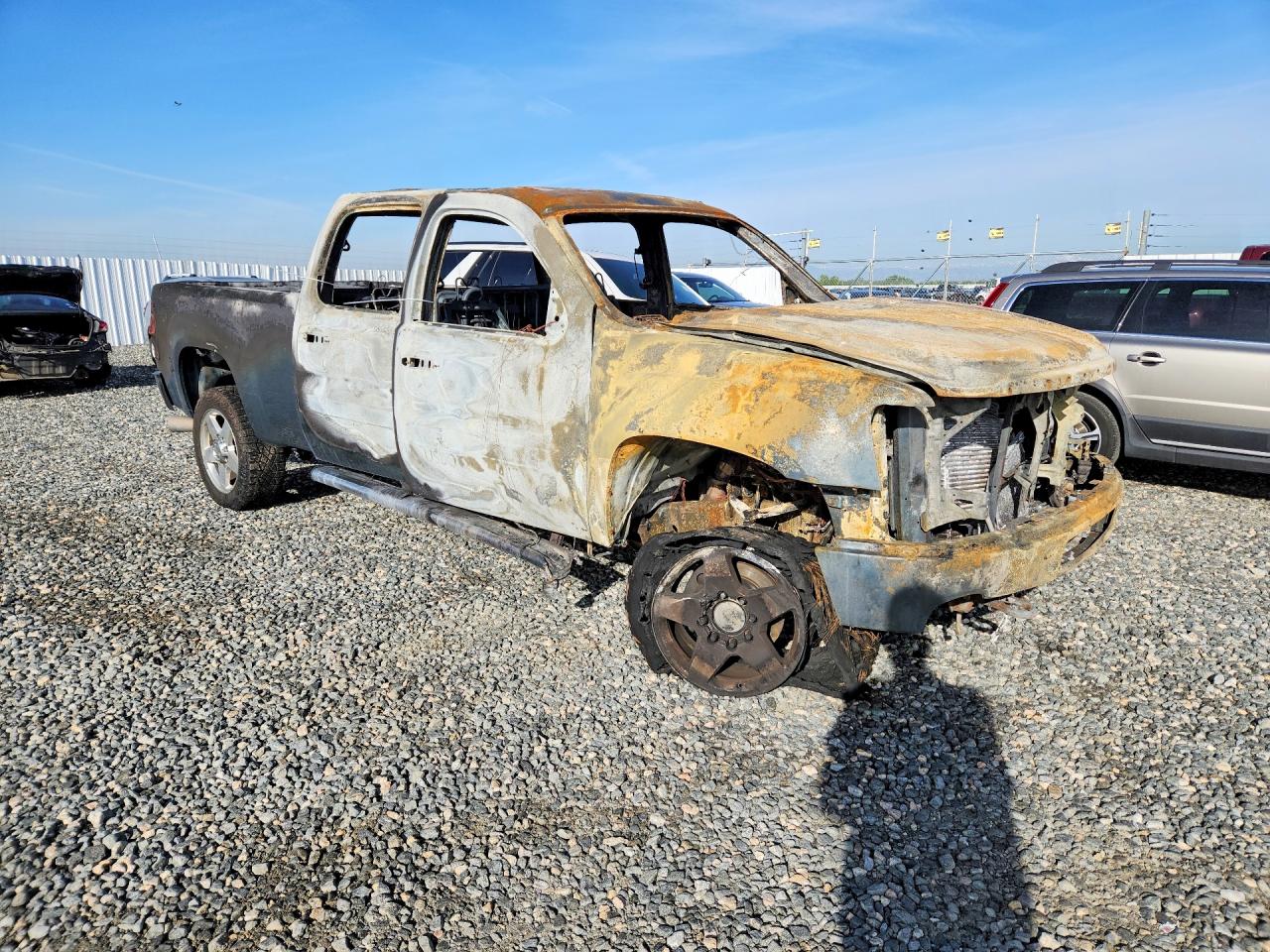 2011 Gmc Sierra K2500 Denali Burn vin: 1GT125C81BF137526