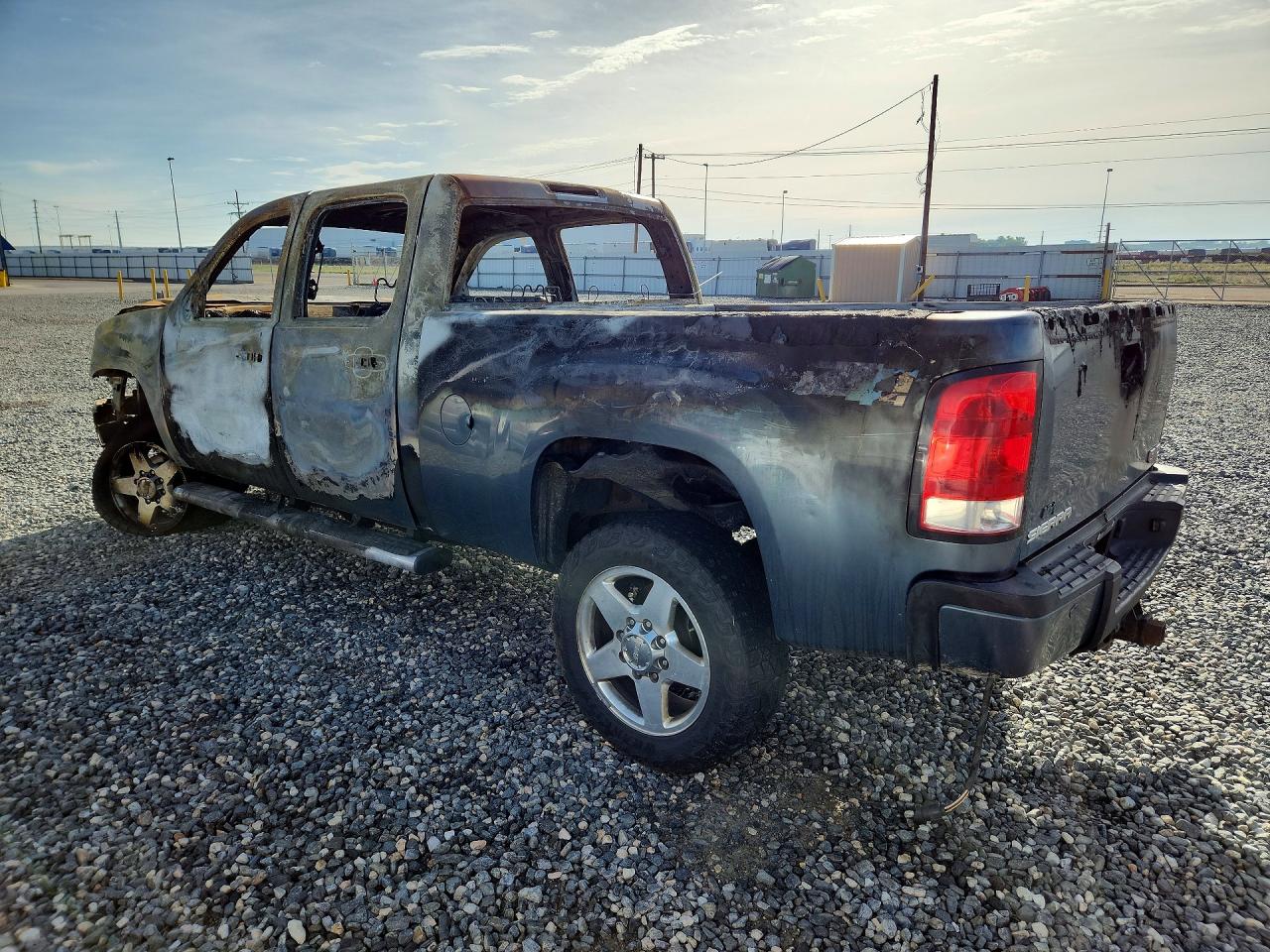 2011 Gmc Sierra K2500 Denali Burn vin: 1GT125C81BF137526