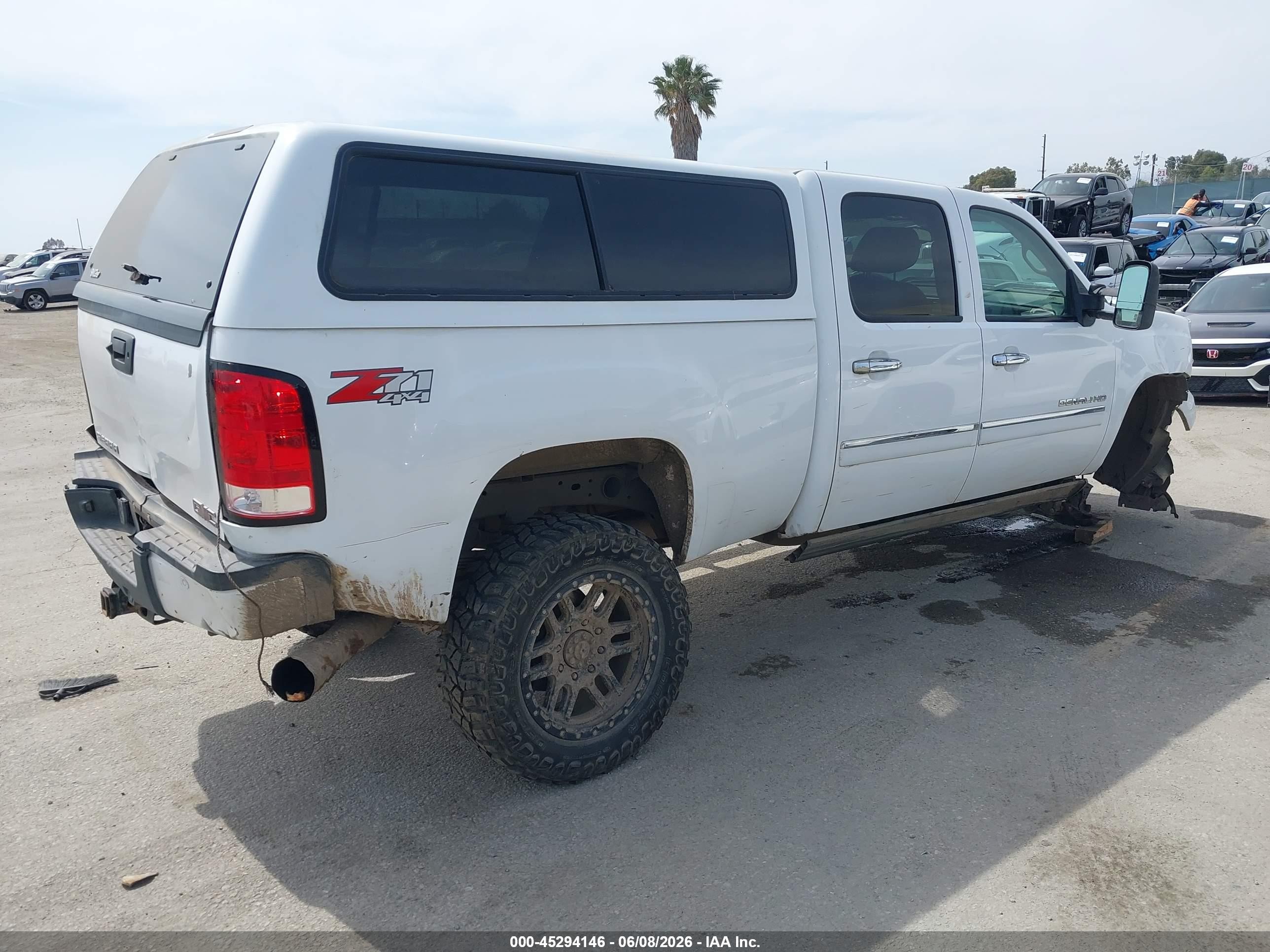 2011 Gmc Sierra 2500hd Denali White vin: 1GT125C86BF205707