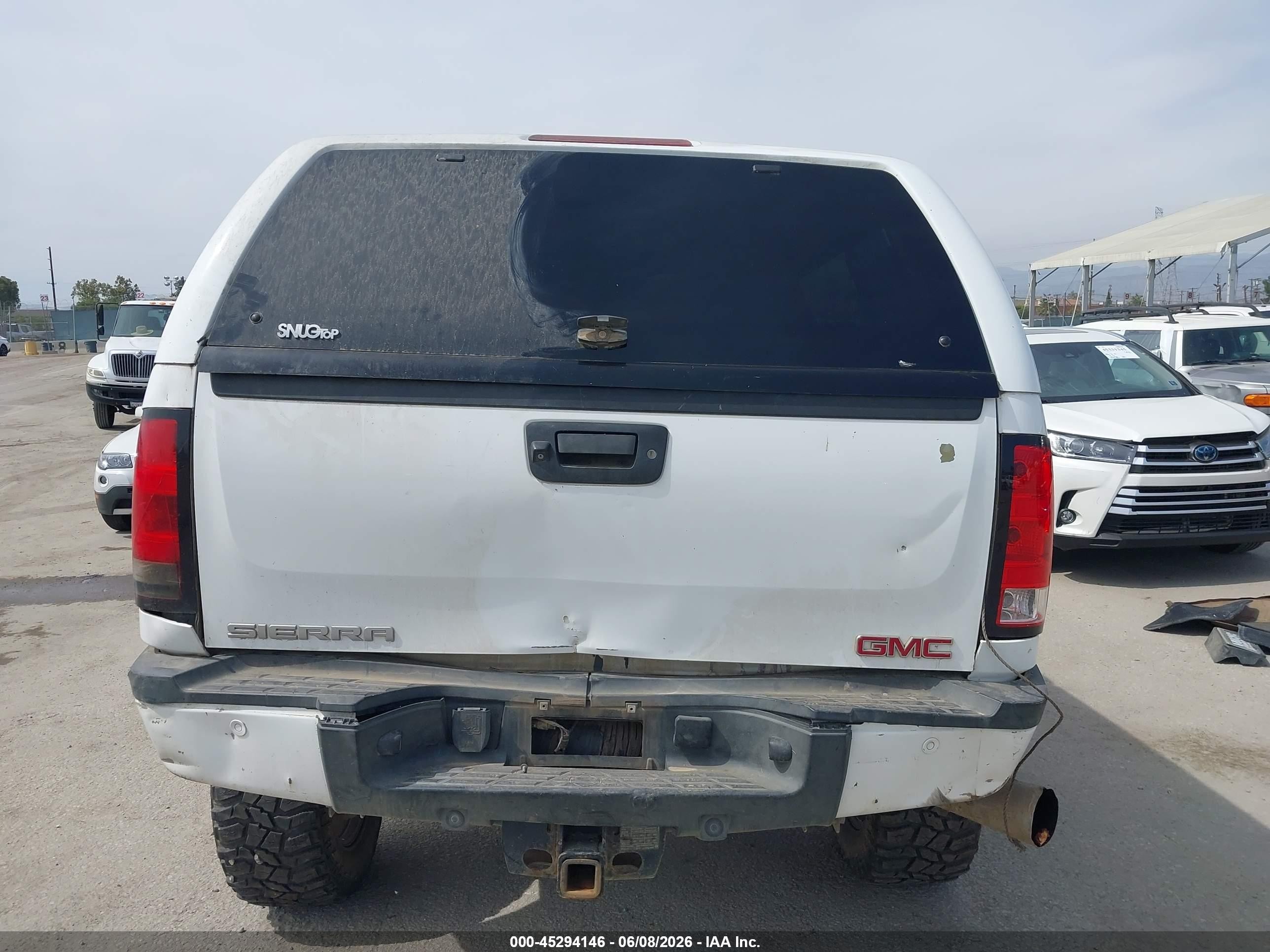 2011 Gmc Sierra 2500hd Denali White vin: 1GT125C86BF205707