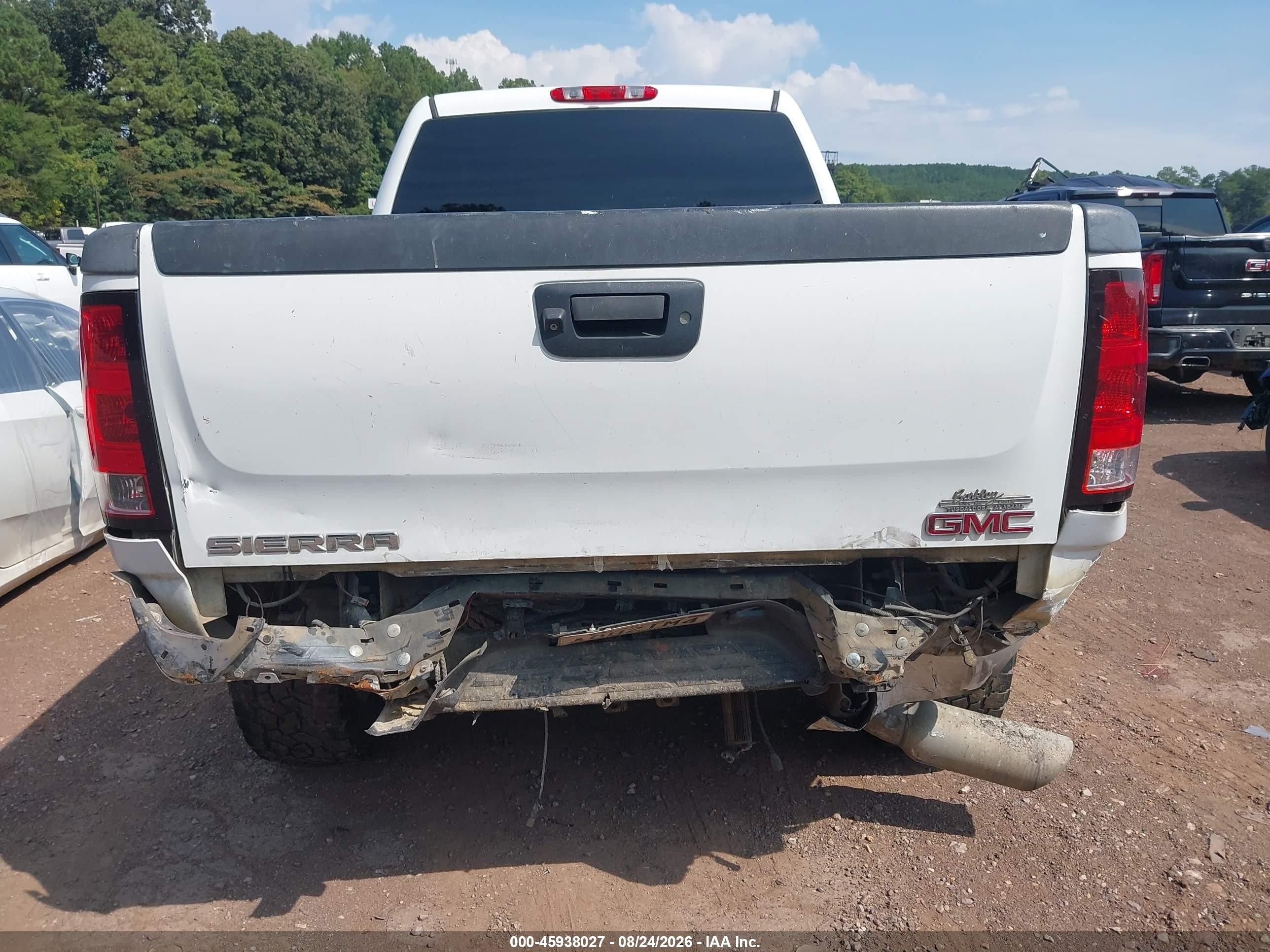 2013 Gmc Sierra 2500hd Denali White vin: 1GT125E84DF233389