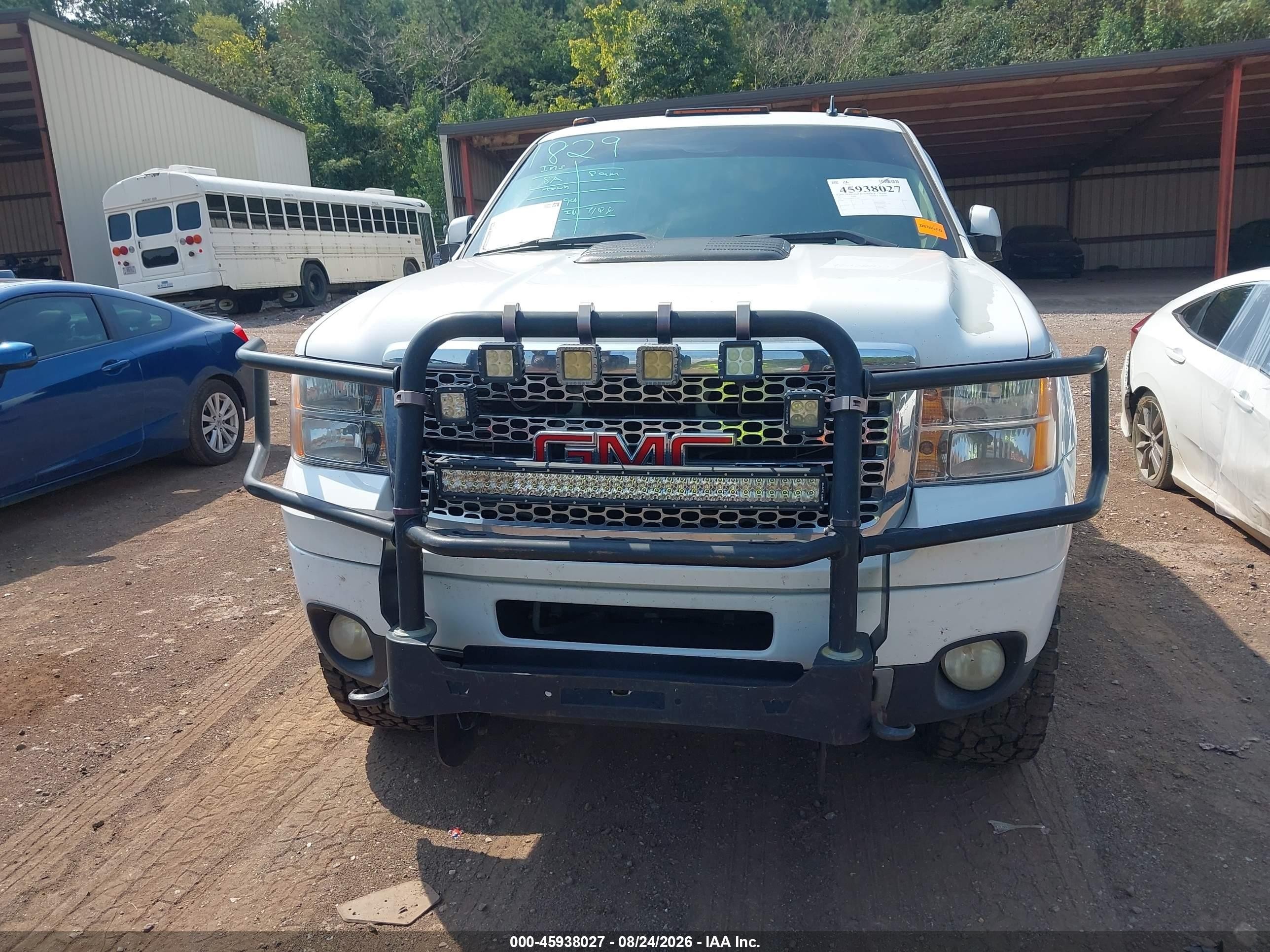 2013 Gmc Sierra 2500hd Denali White vin: 1GT125E84DF233389