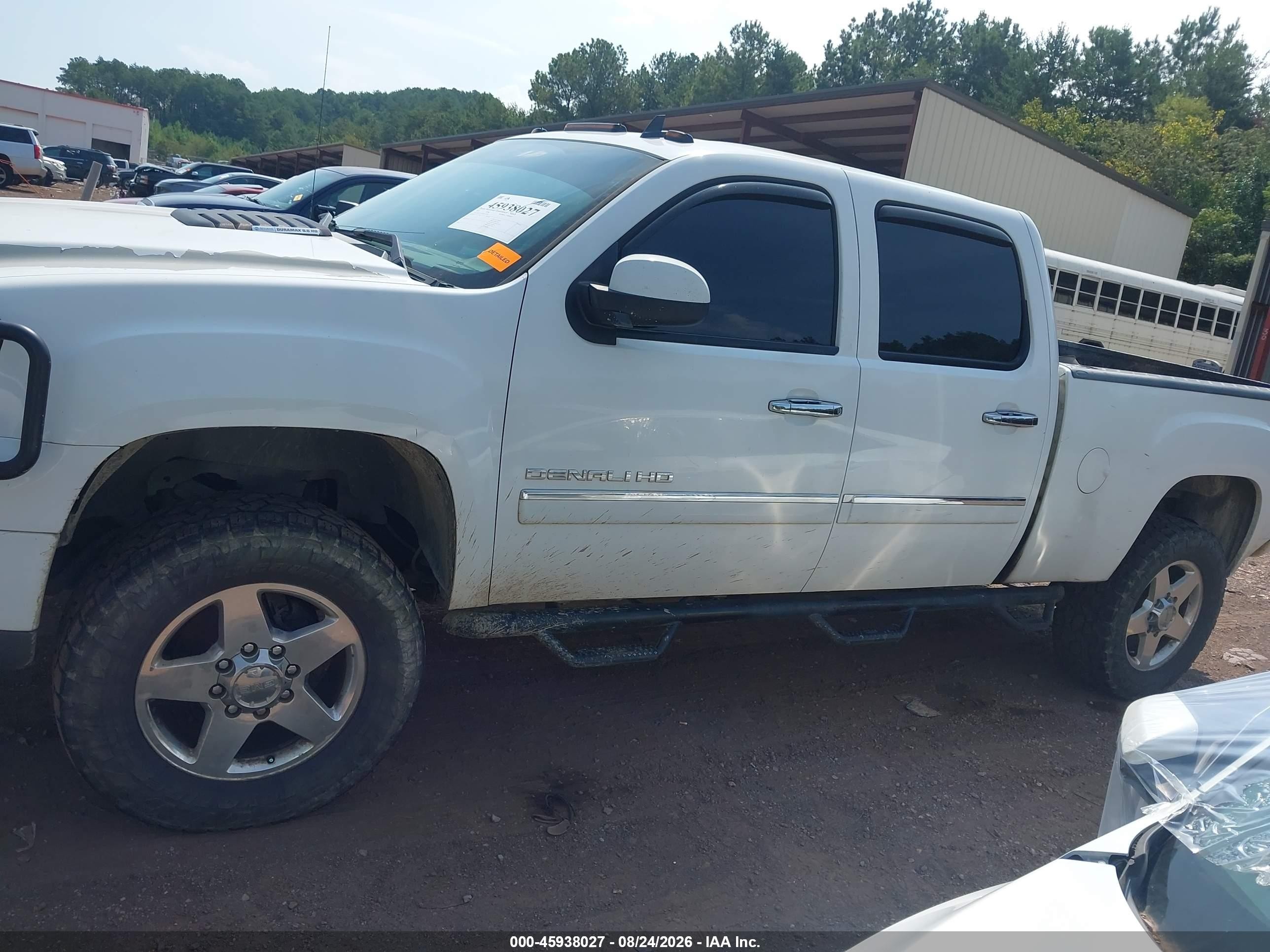 2013 Gmc Sierra 2500hd Denali White vin: 1GT125E84DF233389