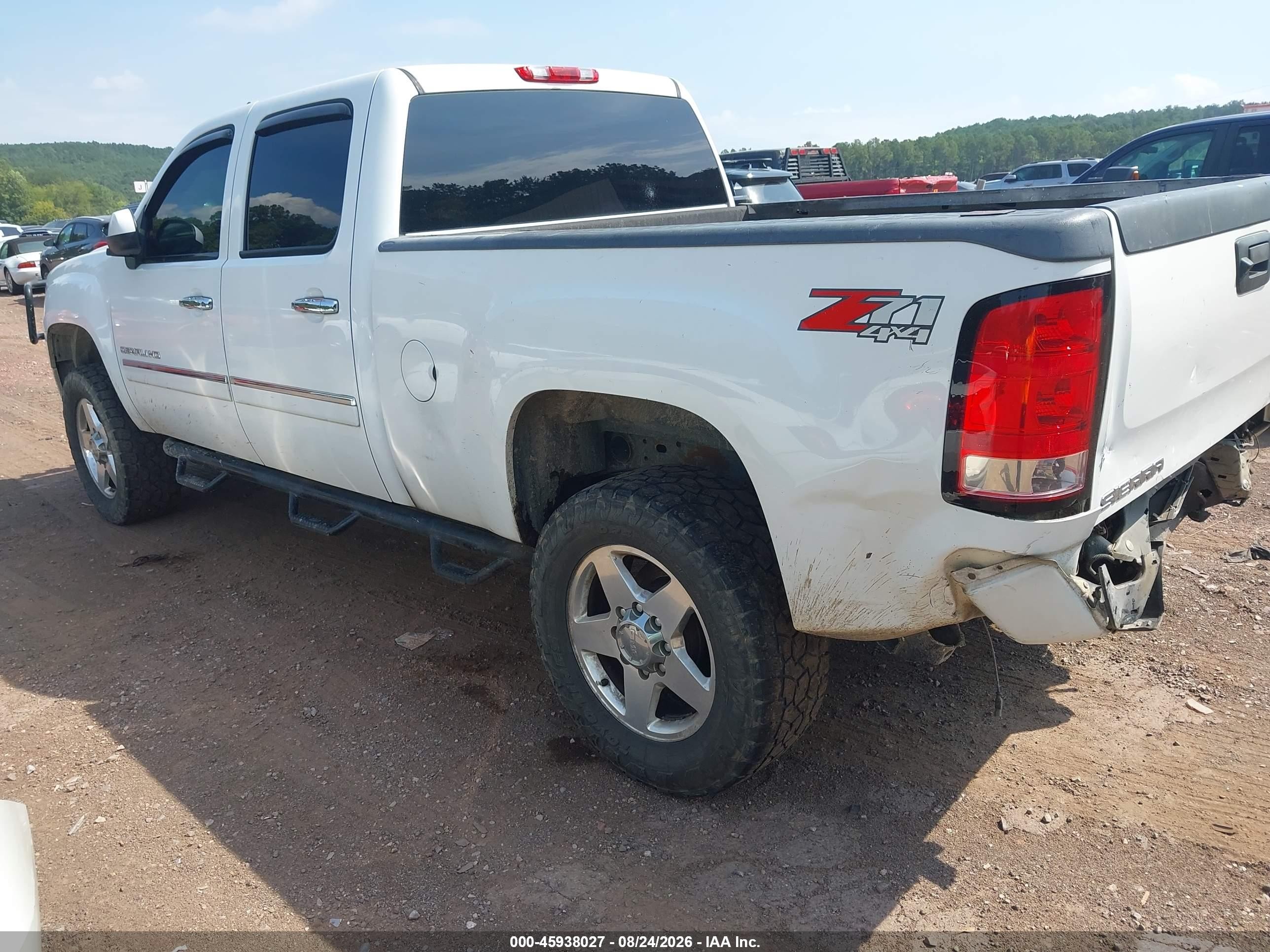 2013 Gmc Sierra 2500hd Denali White vin: 1GT125E84DF233389