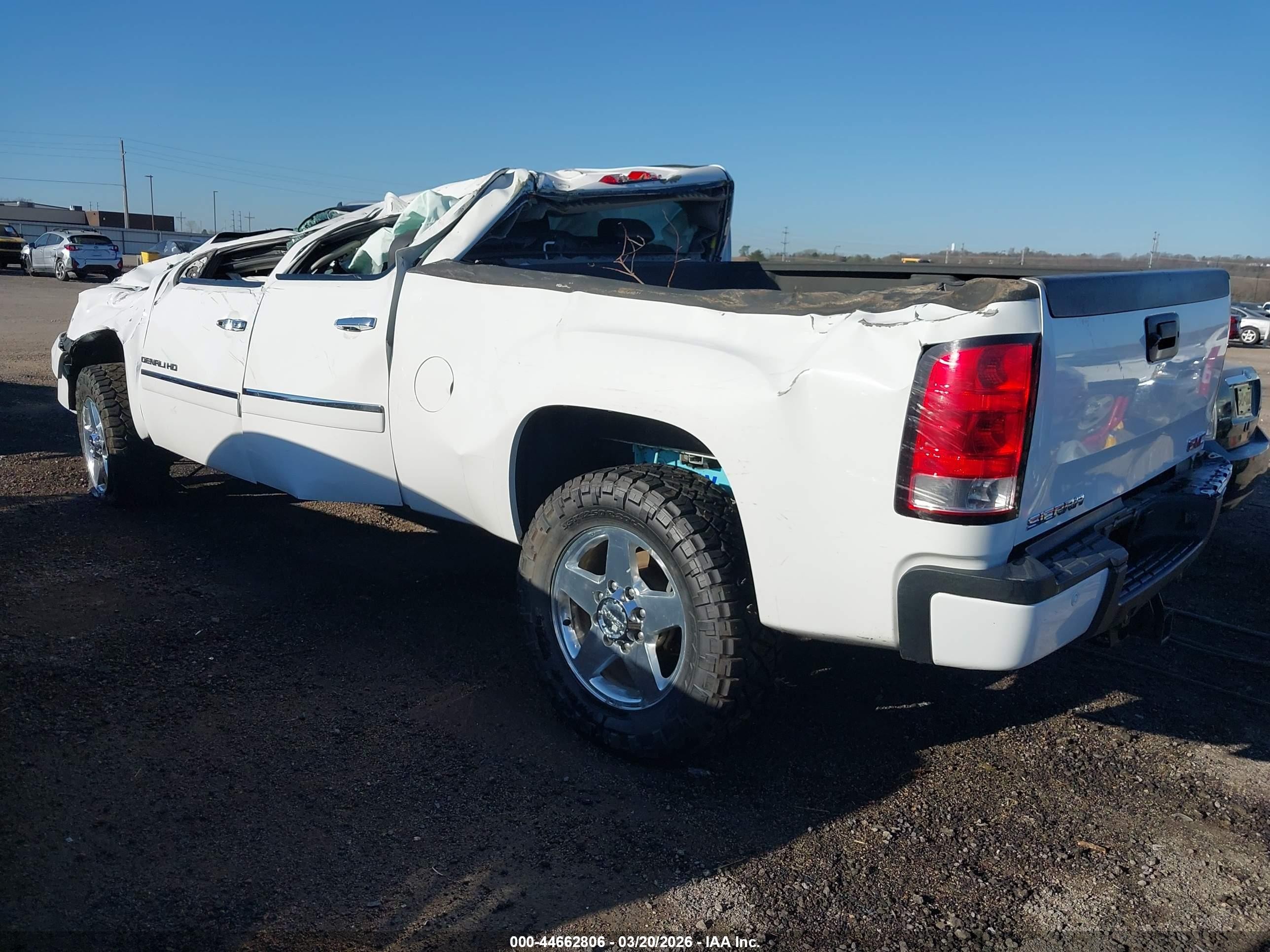 2013 Gmc Sierra 2500hd Denali White vin: 1GT125E88DF196640