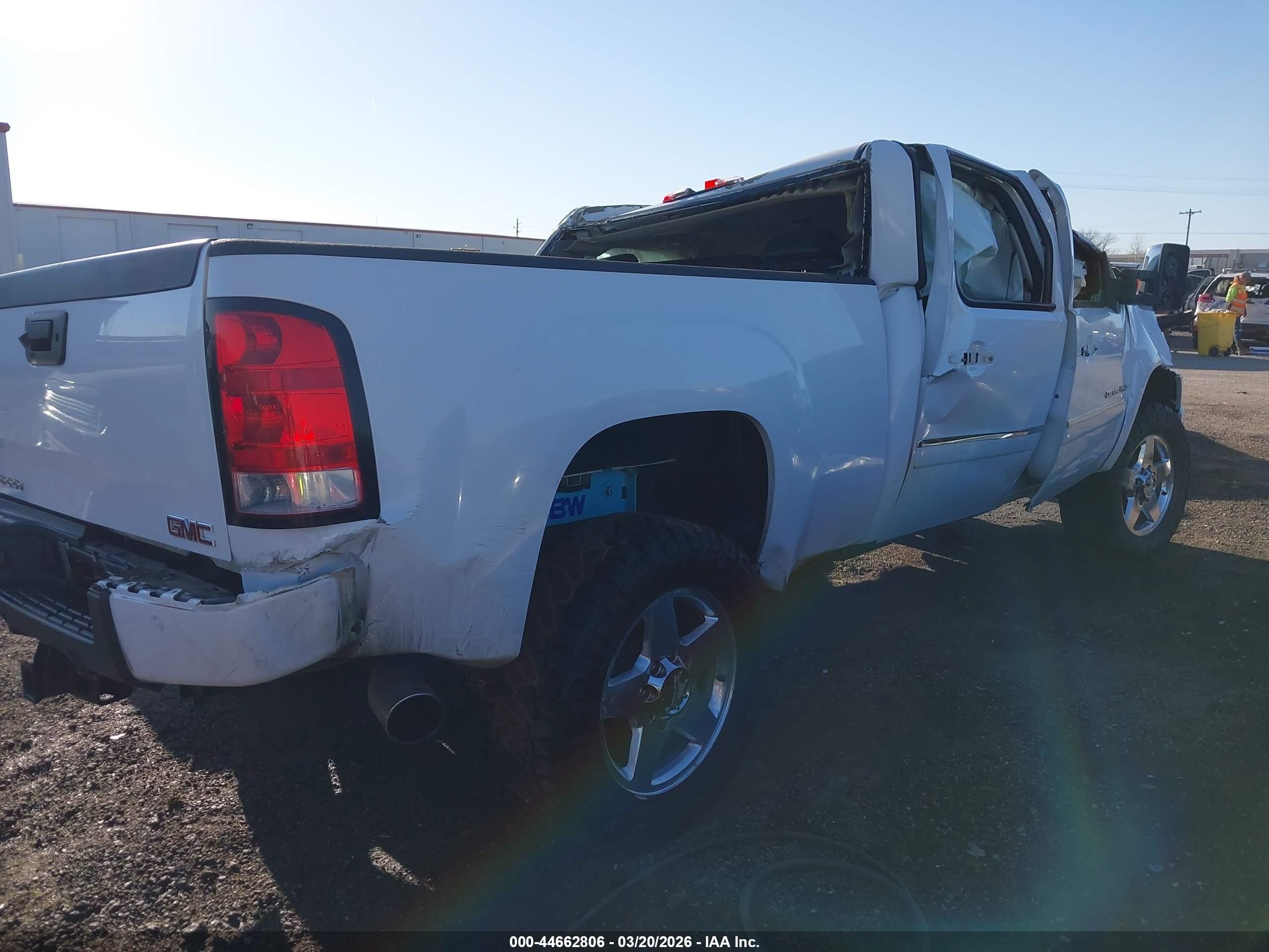 2013 Gmc Sierra 2500hd Denali White vin: 1GT125E88DF196640