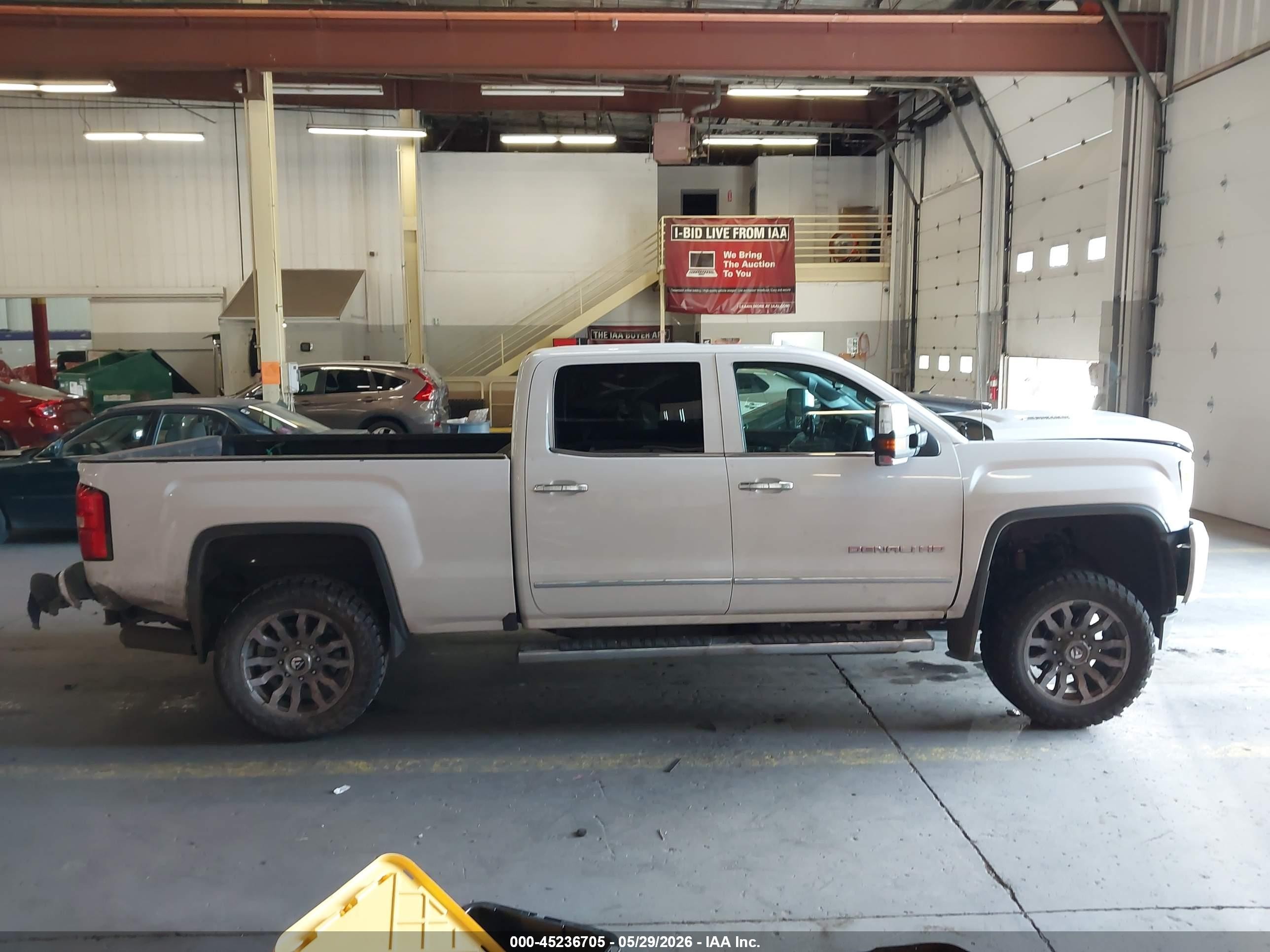 2016 Gmc Sierra 2500hd Denali White vin: 1GT12UE82GF267572