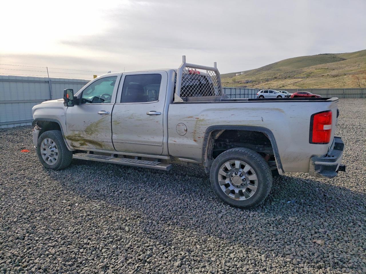 2018 Gmc Sierra K2500 Denali Silver vin: 1GT12UEYXJF234245