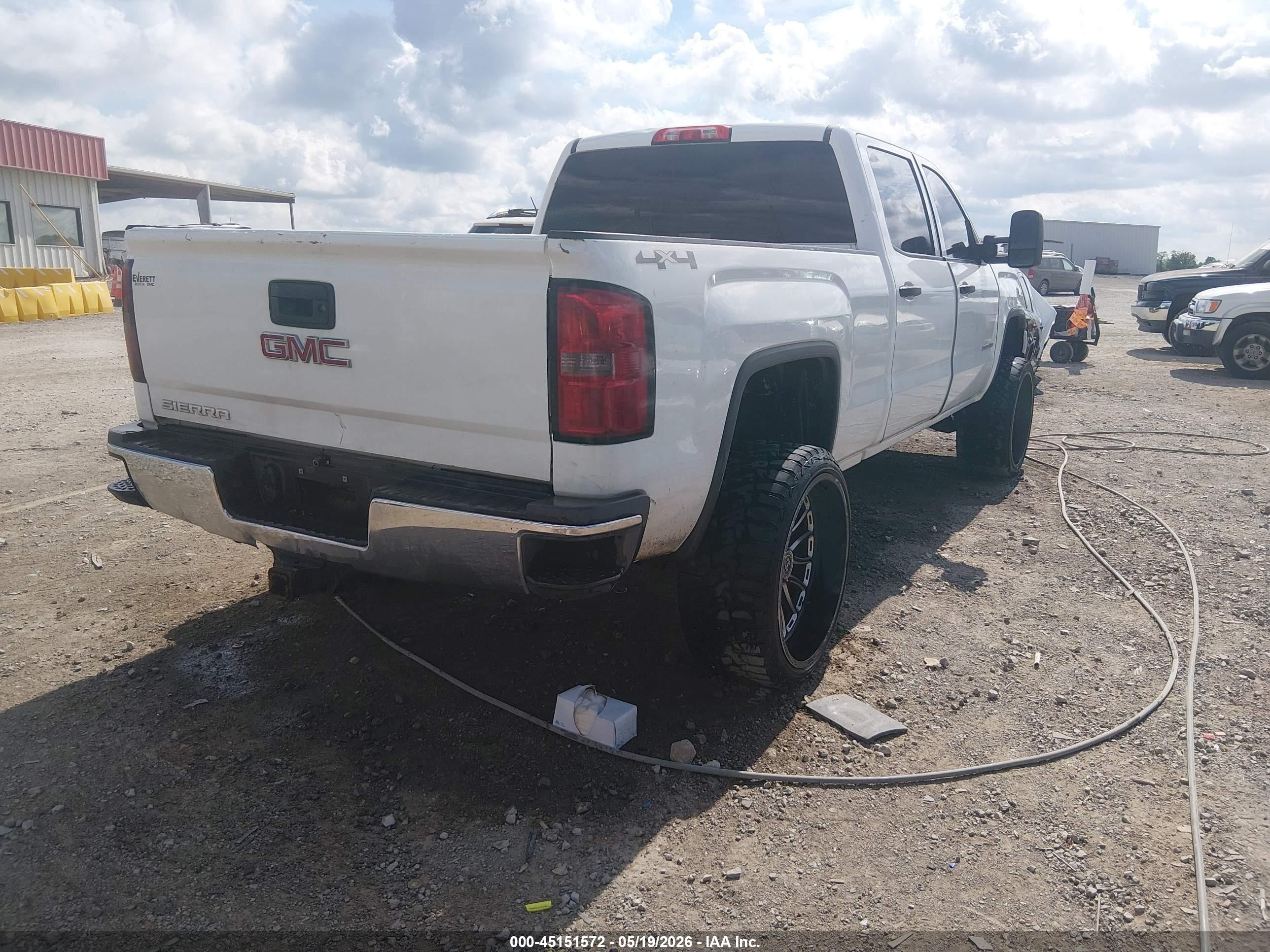 2015 Gmc Sierra 2500hd   White vin: 1GT12XEG3FF612082