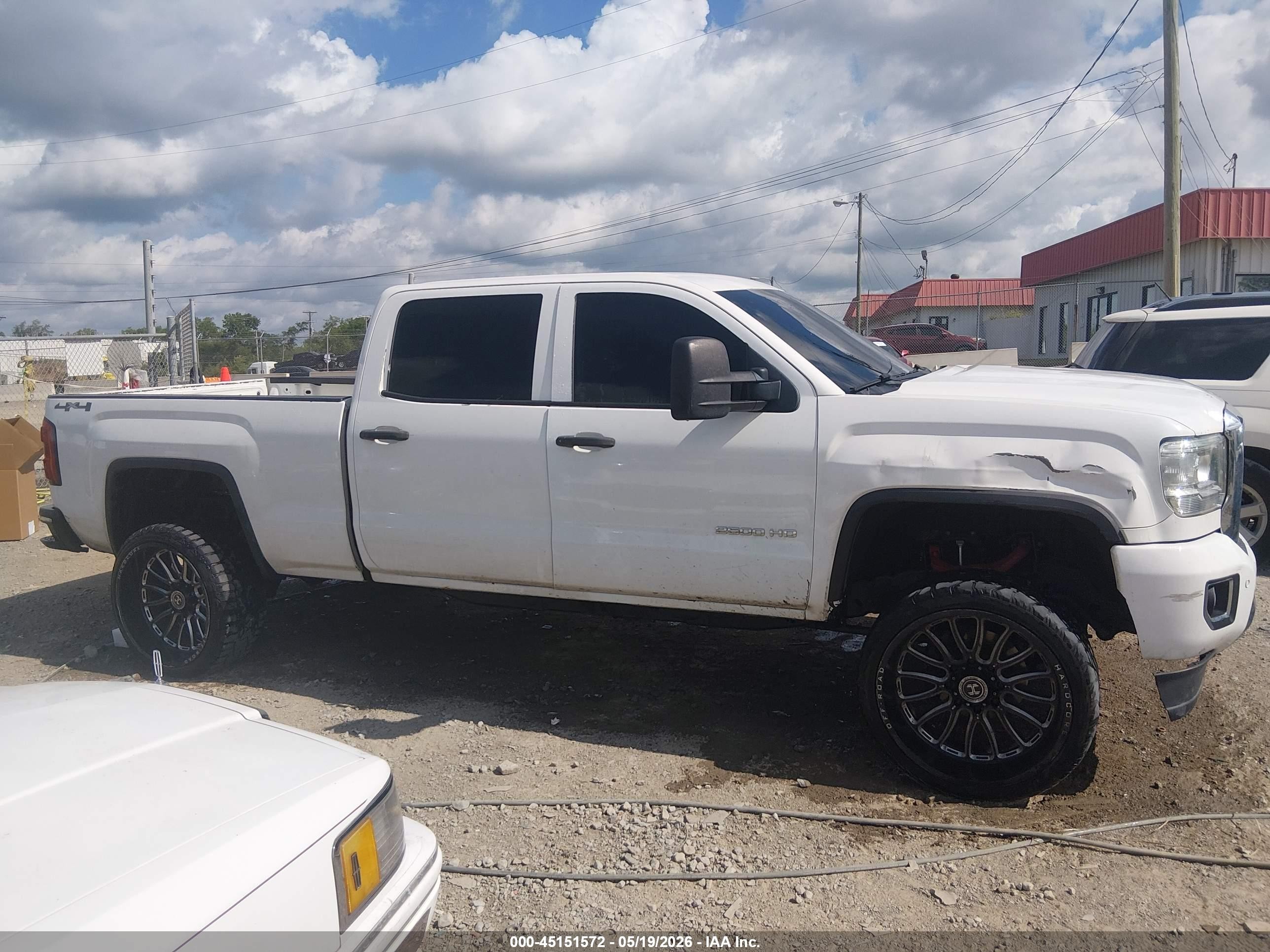 2015 Gmc Sierra 2500hd   White vin: 1GT12XEG3FF612082