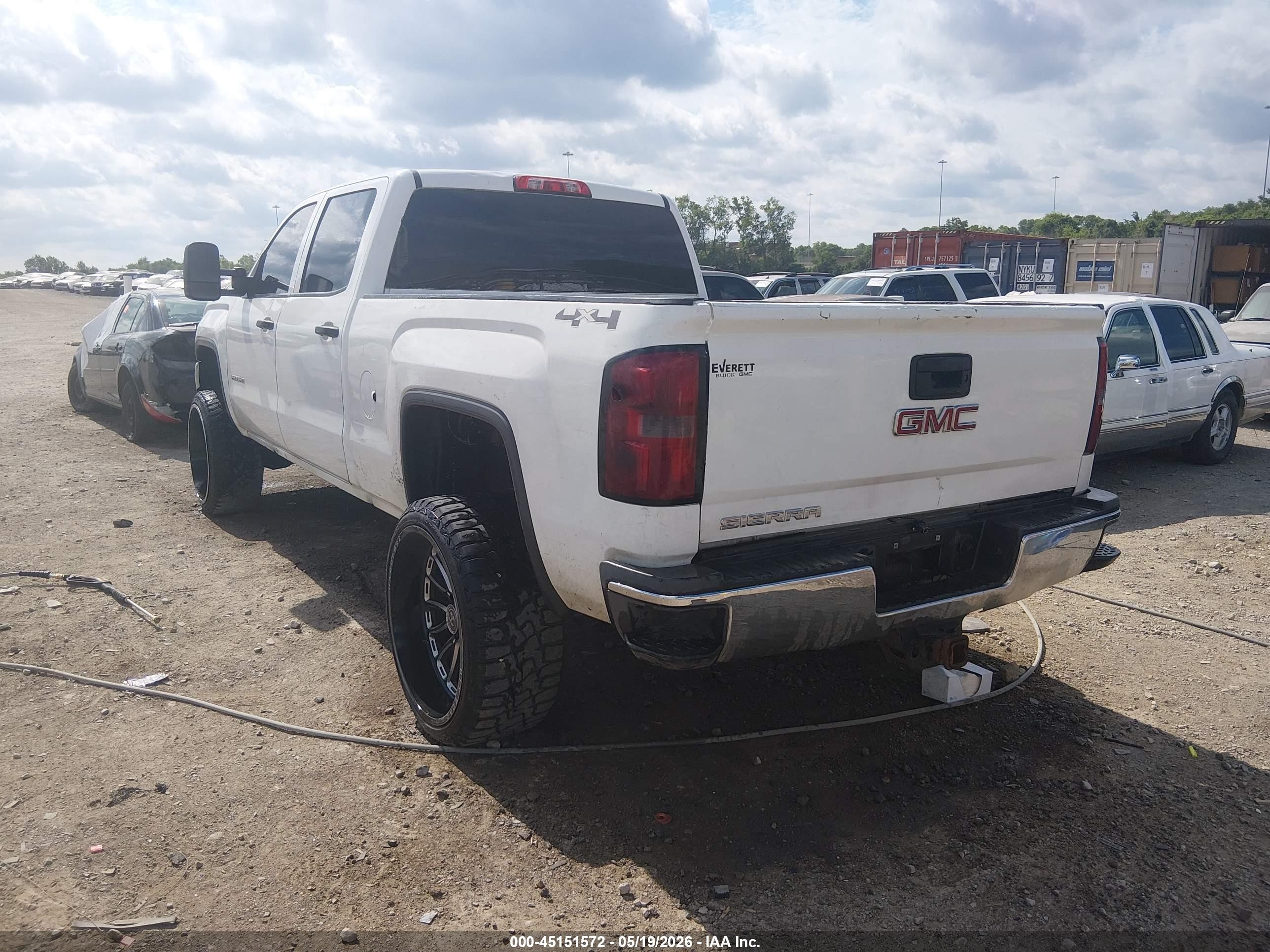 2015 Gmc Sierra 2500hd   White vin: 1GT12XEG3FF612082