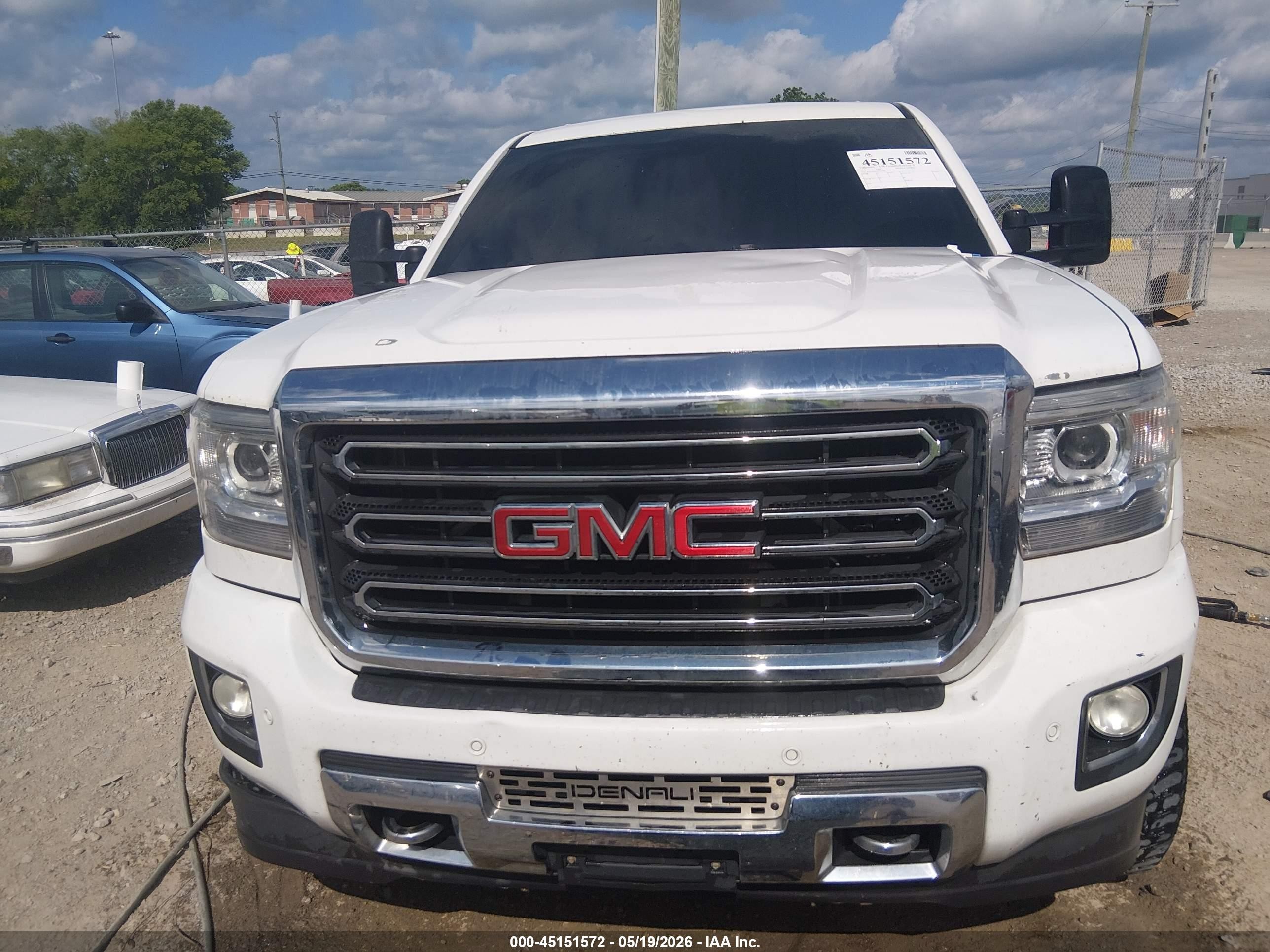 2015 Gmc Sierra 2500hd   White vin: 1GT12XEG3FF612082