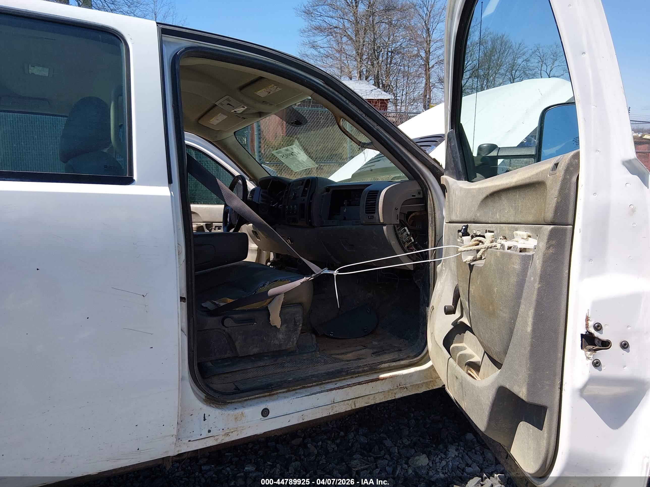 2013 Gmc Sierra 2500hd Work Truck White vin: 1GT12ZCG3DF127937