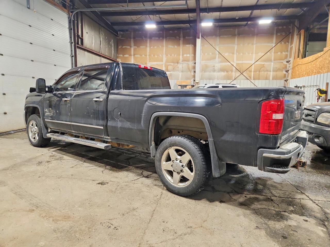 2015 Gmc 5000 Black vin: 1GT12ZE80FF101076
