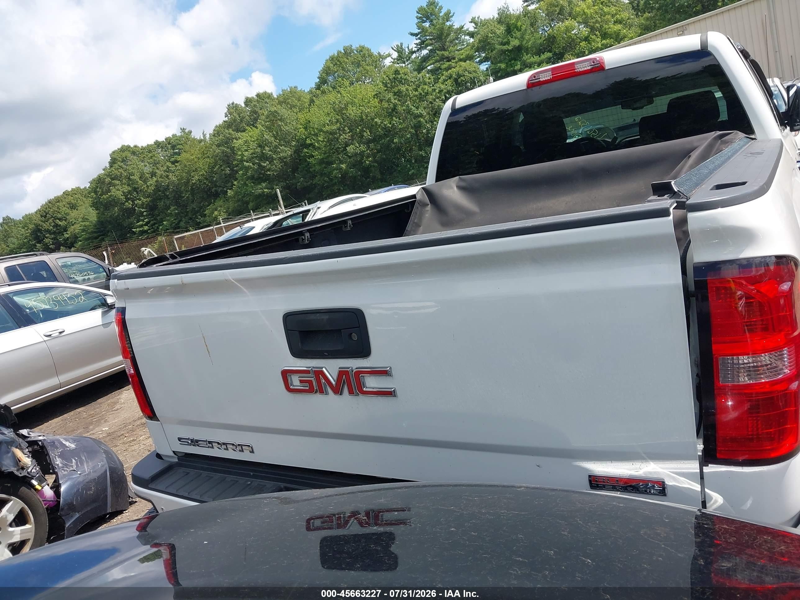 2015 Gmc Sierra 2500hd Available Wifi Slt White vin: 1GT12ZEG3FF544913