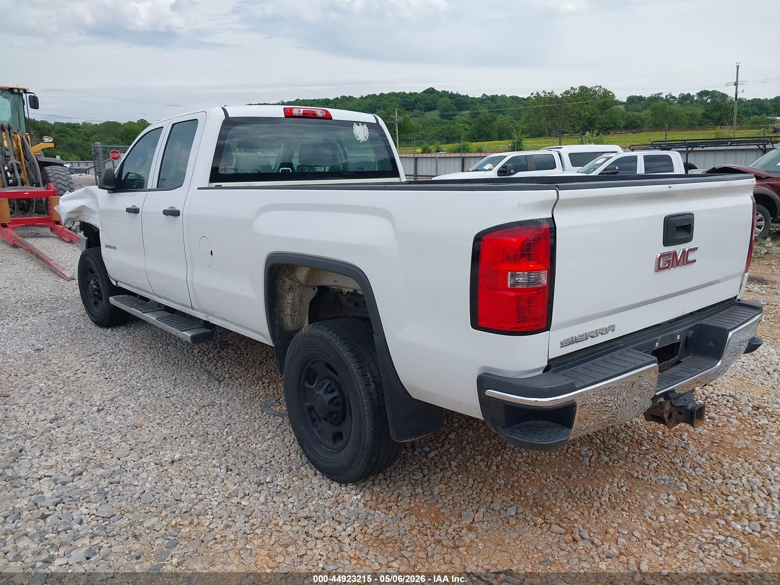 2015 Gmc Sierra 2500hd   White vin: 1GT21XEG9FZ141304