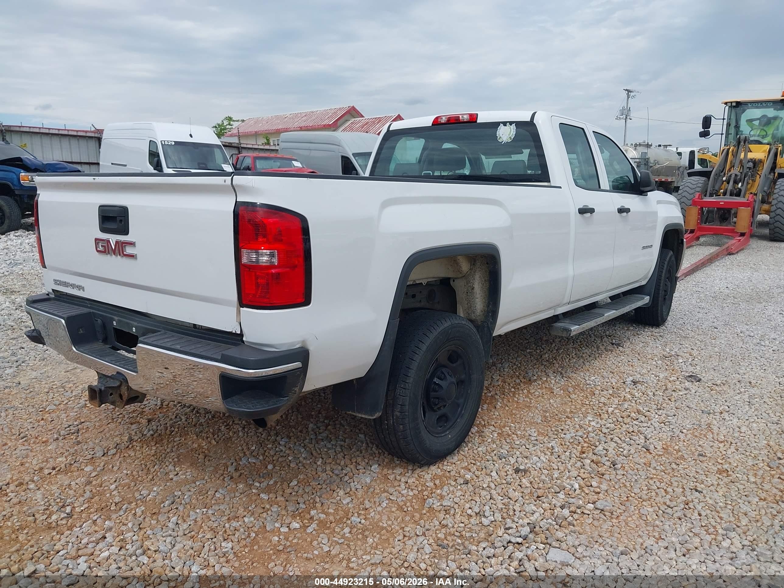 2015 Gmc Sierra 2500hd   White vin: 1GT21XEG9FZ141304