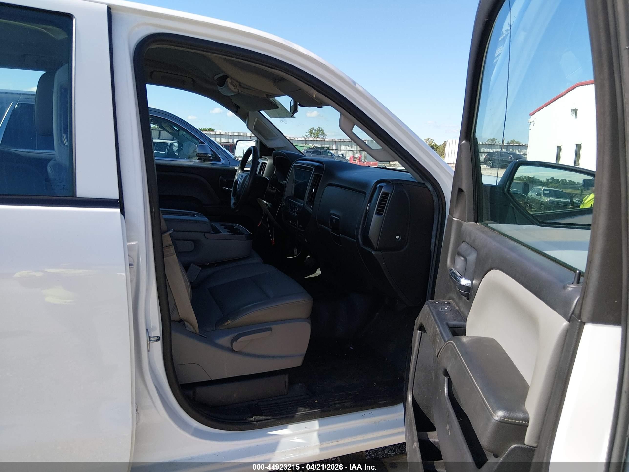 2015 Gmc Sierra 2500hd   White vin: 1GT21XEG9FZ141304
