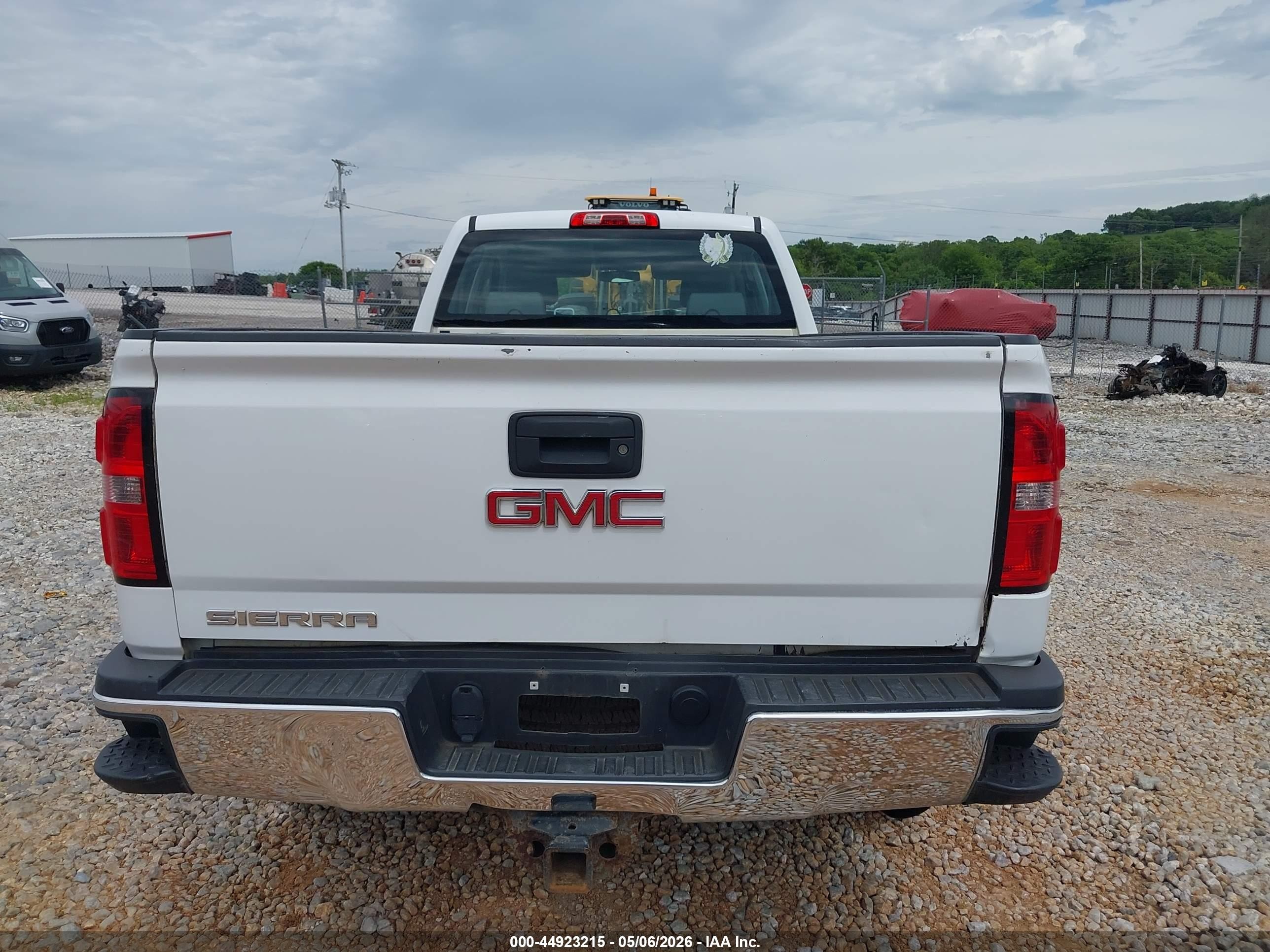 2015 Gmc Sierra 2500hd   White vin: 1GT21XEG9FZ141304