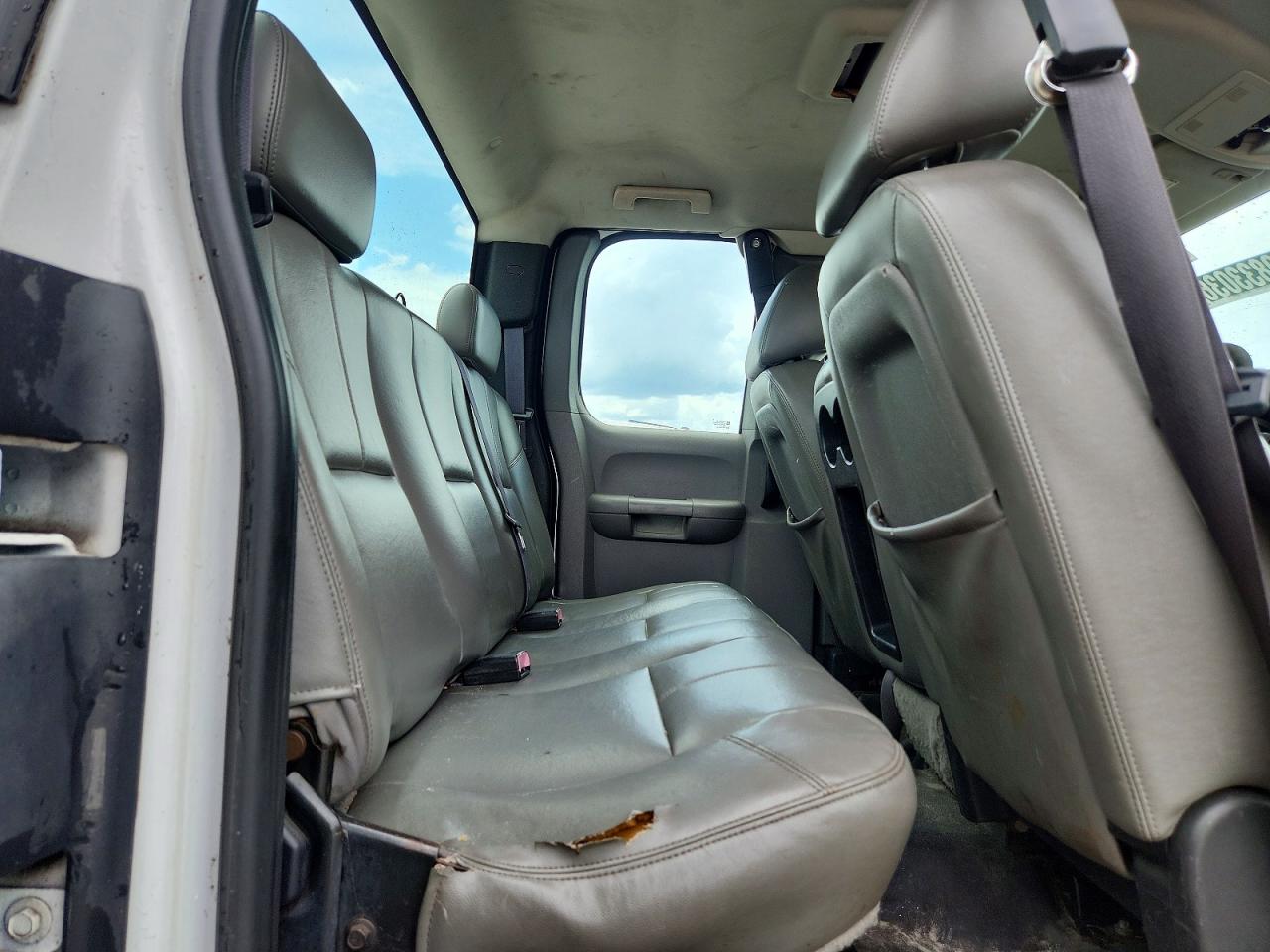 2011 Gmc Sierra C2500 Heavy Duty White vin: 1GT21ZCG4BZ136181