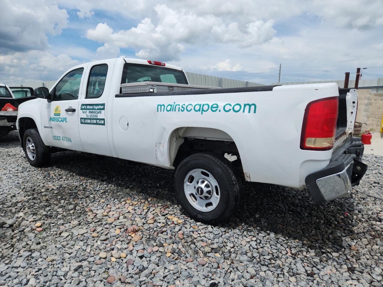 2011 Gmc Sierra C2500 Heavy Duty White vin: 1GT21ZCG4BZ136181 Damage: Left Rear Door, Dent(S) W/ Paint Dmg, 1 To 2 Inches
