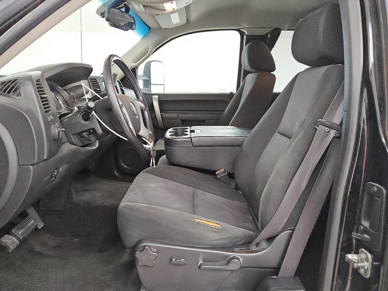 2011 Gmc Sierra K2500 Sle Черный vin: 1GT220C84BZ433744 Damage: Left Front Seat, Worn, Replacement Required