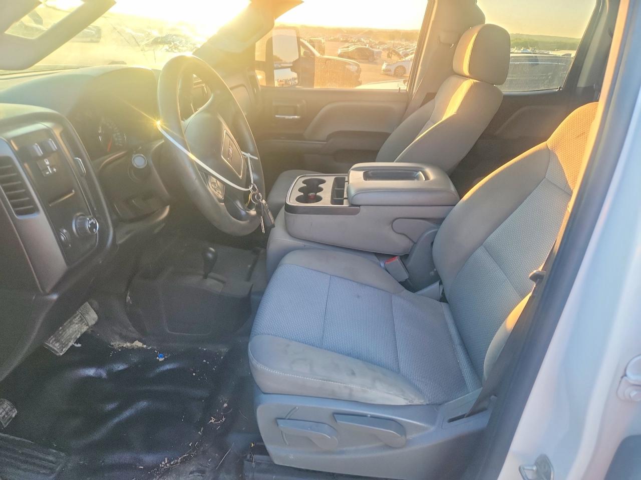 2015 Gmc Sierra K2500 Heavy Duty White vin: 1GT22XEG9FZ100247