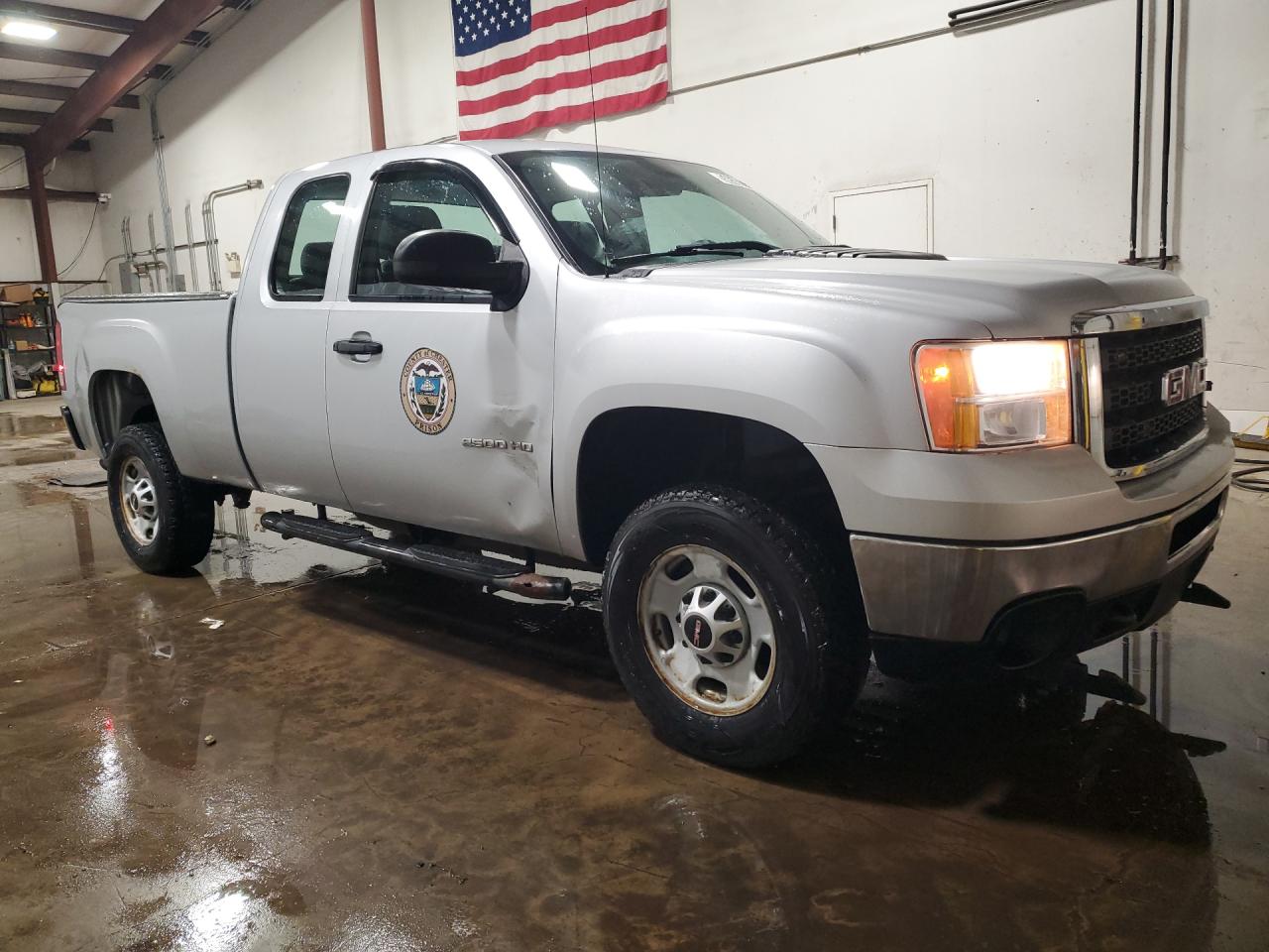 2013 Gmc Sierra K2500 Heavy Duty Silver vin: 1GT22ZCG6DZ305066 Damage: Right Front Door, Dent(S) W/ Paint Dmg, > 12 Inches