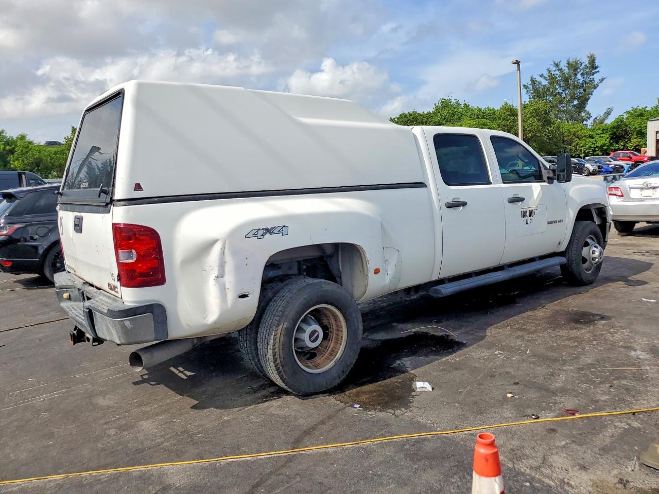 2013 Gmc Sierra K3500 White vin: 1GT422C86DF117691