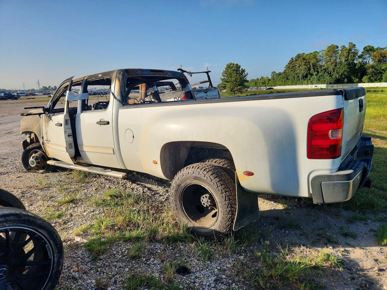 2011 Gmc Sierra K3500 Sle Белый vin: 1GT423C83BF115089