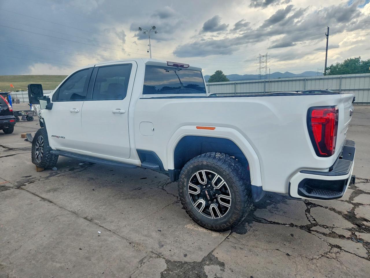 2022 Gmc Sierra K2500 At4 White vin: 1GT49PEY0NF110355