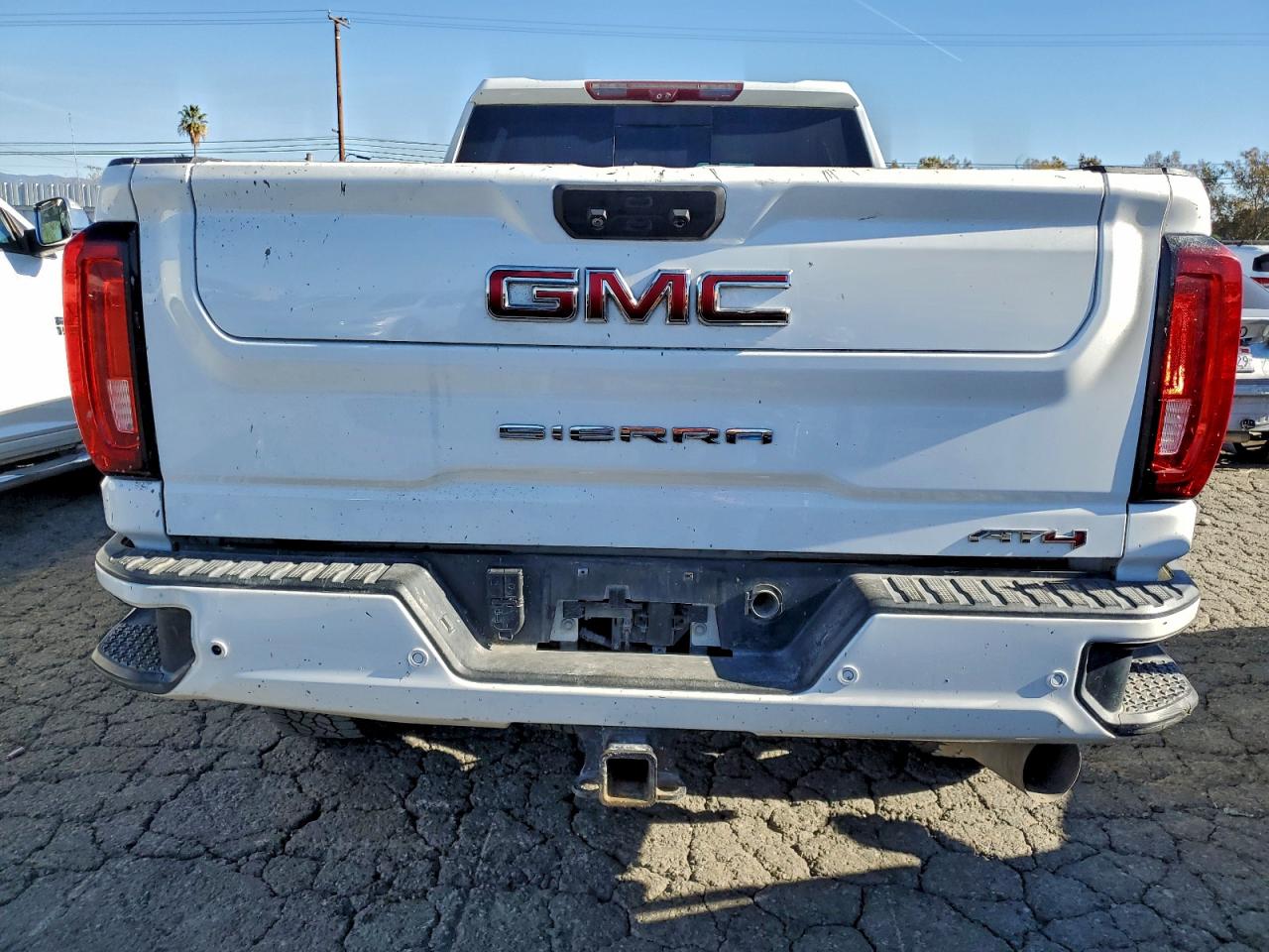 2020 Gmc Sierra K2500 At4 White vin: 1GT49PEY2LF212236