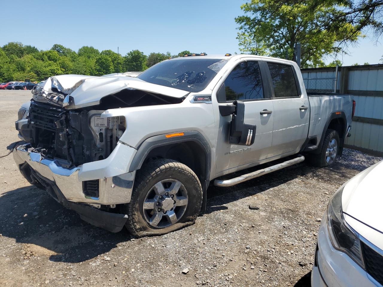 2021 Gmc Sierra K3500 Silver vin: 1GT49SE73MF105014 Damage: Left Head Lamp, Broken, Replacement Required