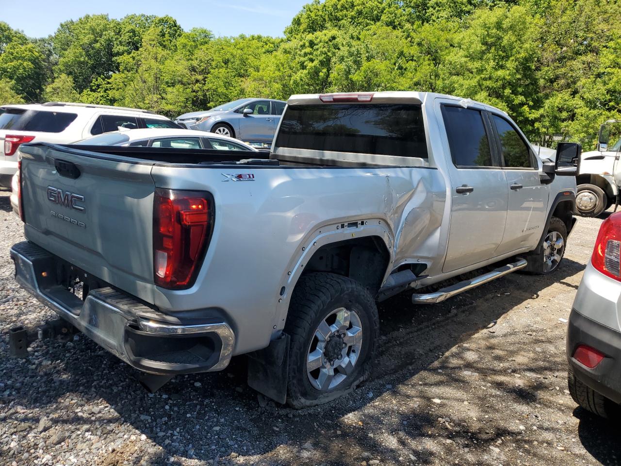 2021 Gmc Sierra K3500 Silver vin: 1GT49SE73MF105014 Damage: Right Rear Wheel, Broken, Replacement Required