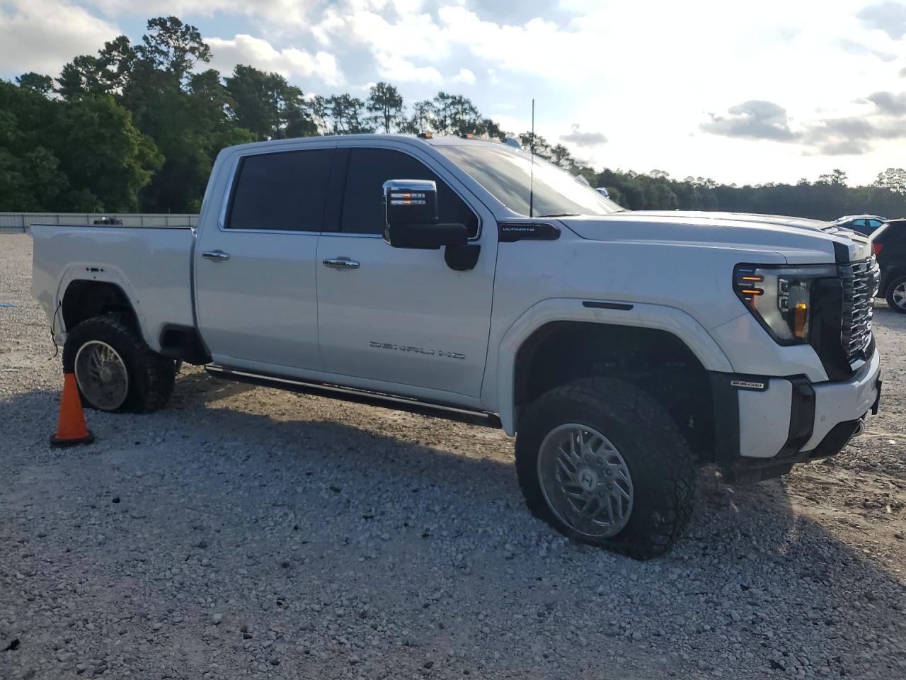 2025 Gmc Sierra K2500 Denali Ultimate White vin: 1GT4UXEYXSF290924