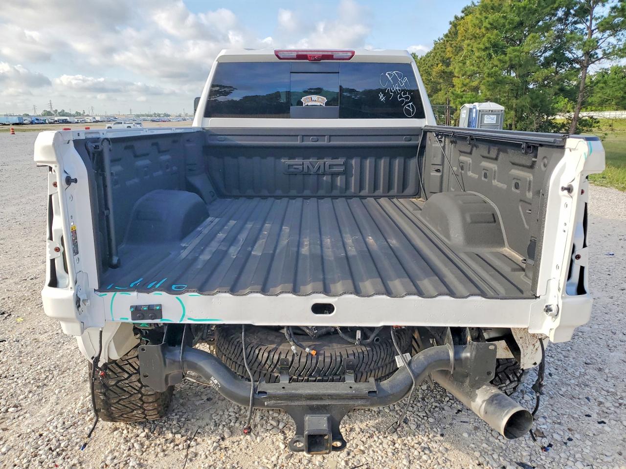 2025 Gmc Sierra K2500 Denali Ultimate White vin: 1GT4UXEYXSF290924
