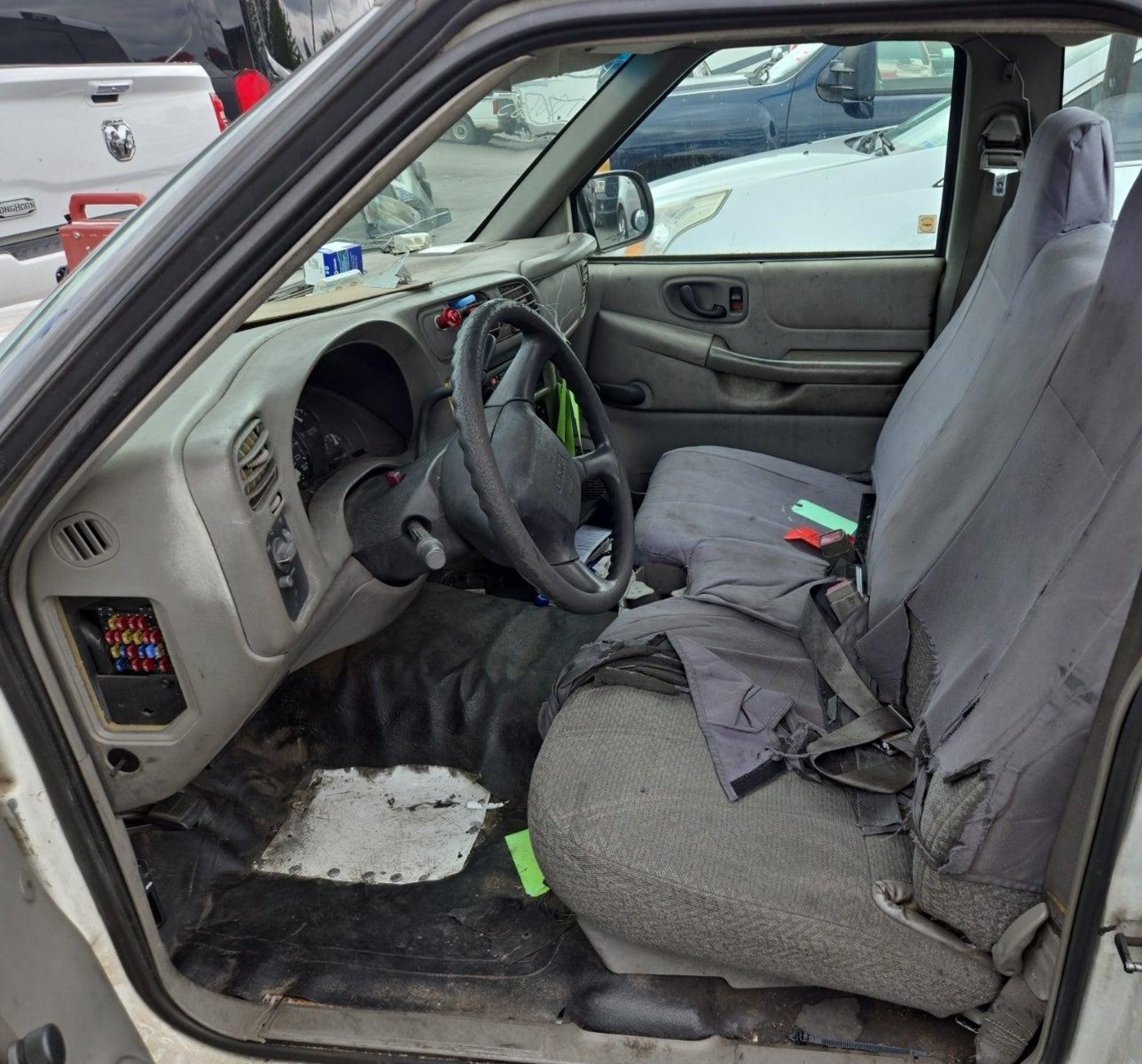 1999 Gmc Sonoma   White vin: 1GTCS1443XK515714