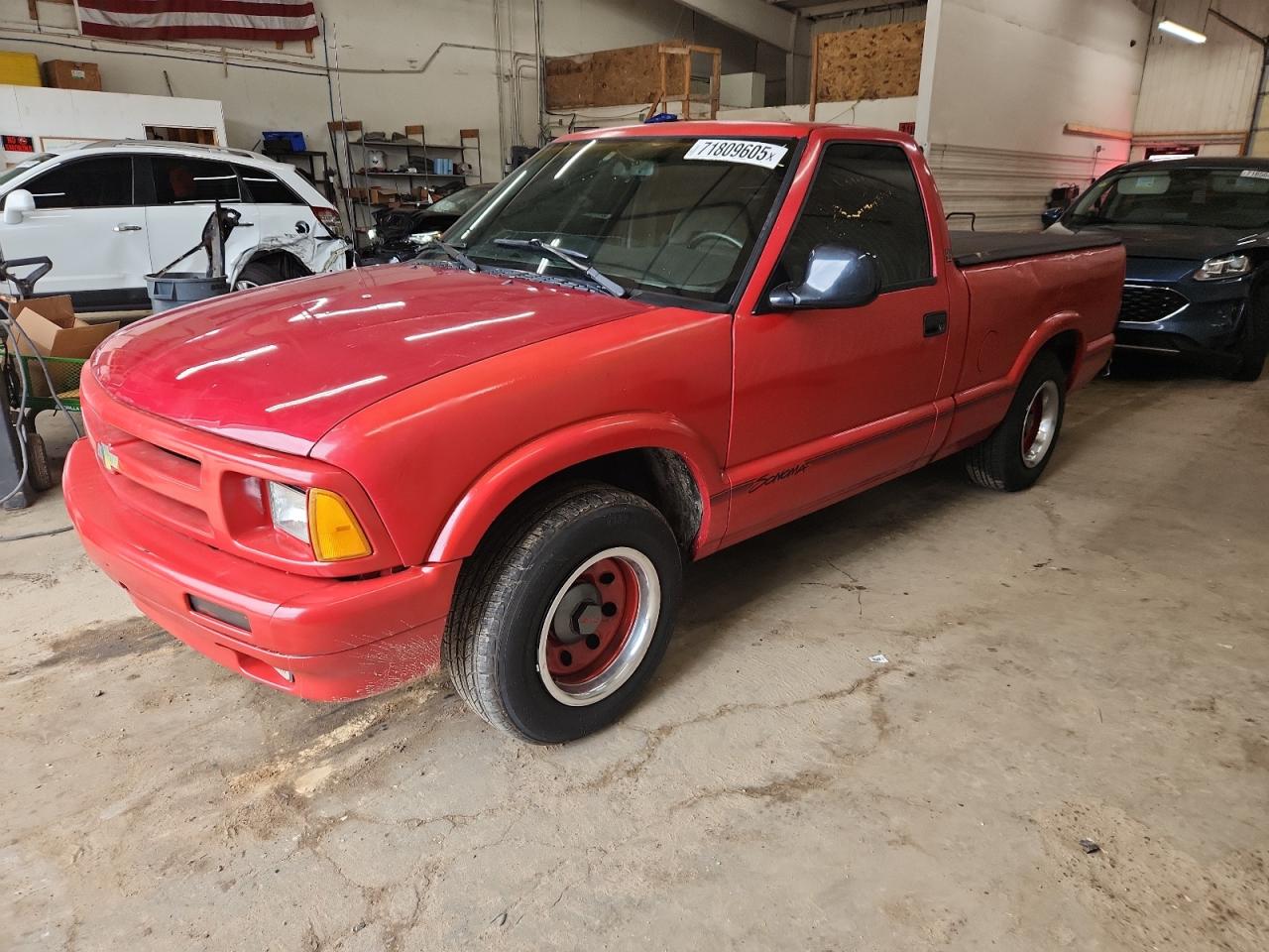 1994 Gmc Sonoma Red vin: 1GTCS1444R8517732