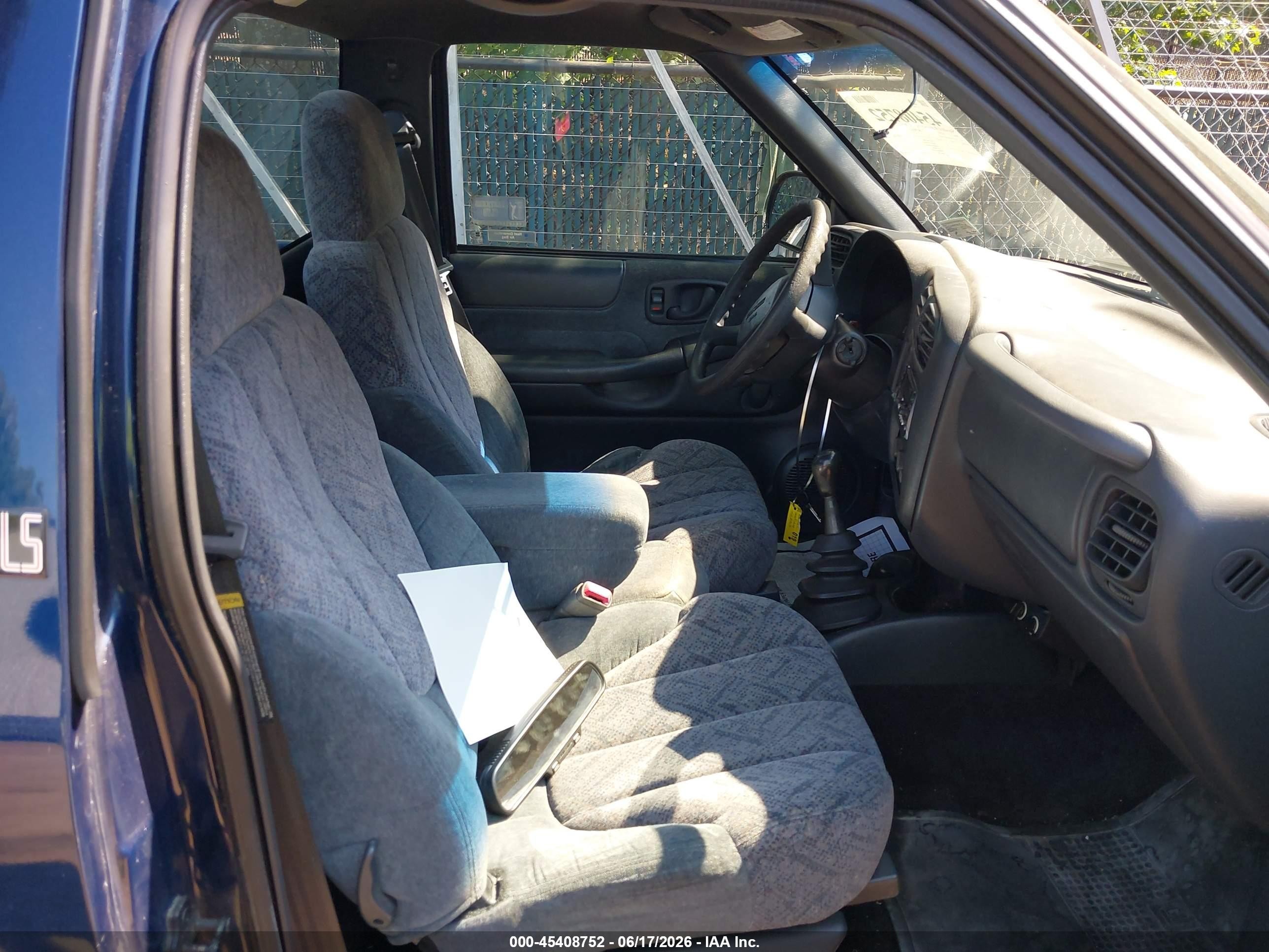 2000 Gmc Sonoma Sls Blue vin: 1GTCS1445YK193675