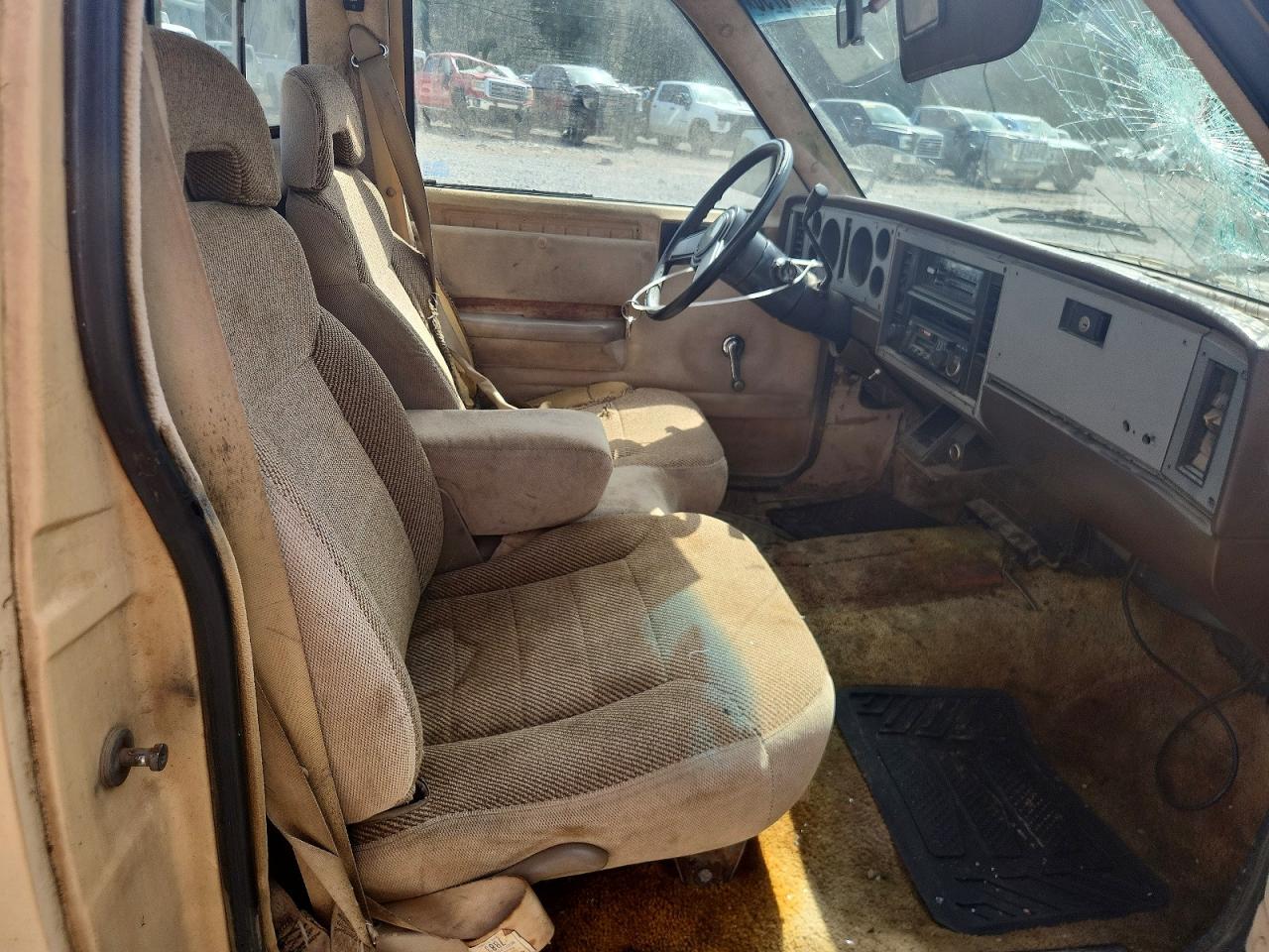 1983 Gmc S Truck S15 Cream vin: 1GTCS14B1D2513776
