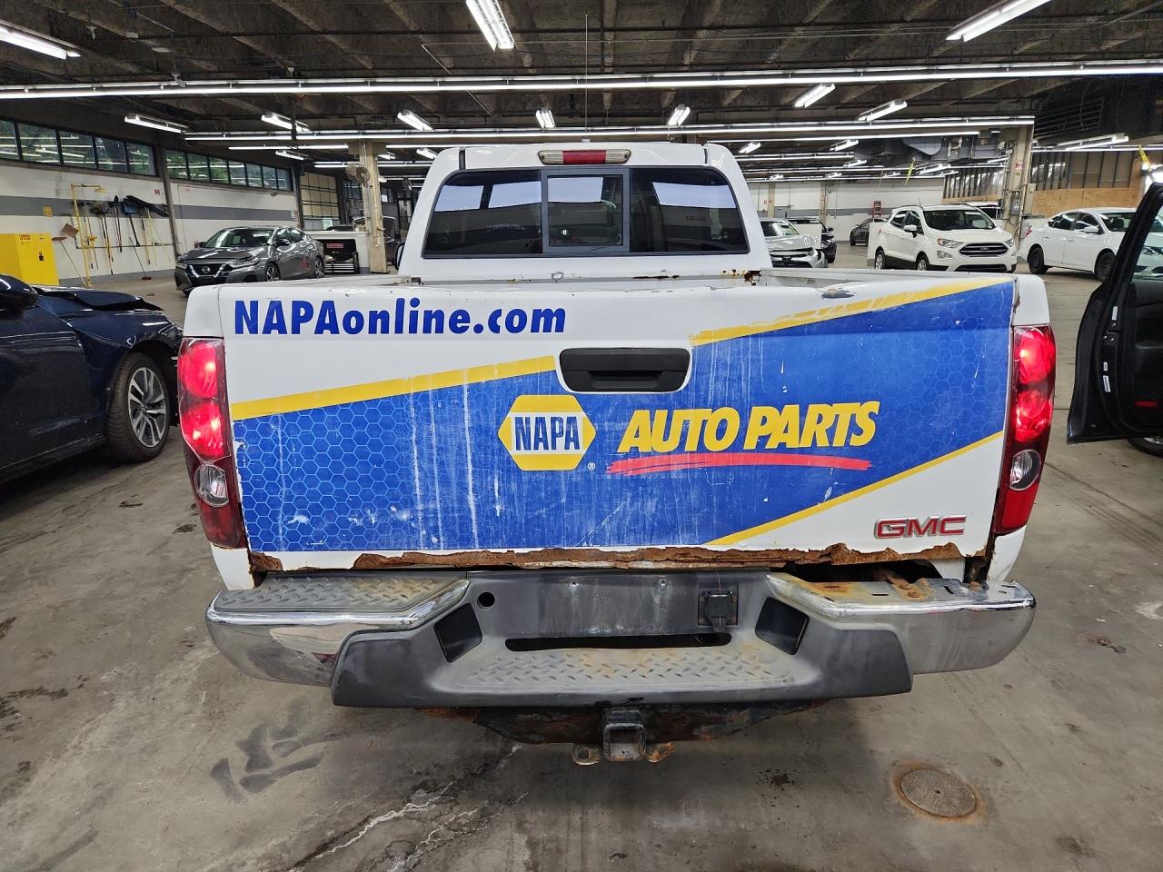 2008 Gmc Canyon White vin: 1GTCS14E888167299 Damage: Right Tail Light, Broken, Replacement Required