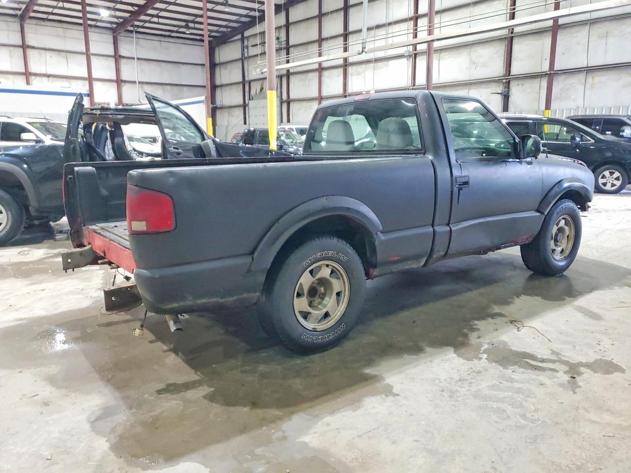 1999 Gmc Sonoma Black vin: 1GTCS14W7X8524978