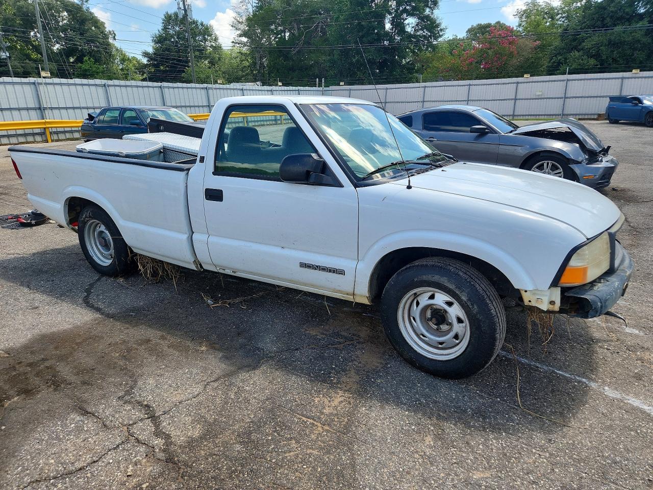 1999 Gmc Sonoma White vin: 1GTCS14X6X8502592