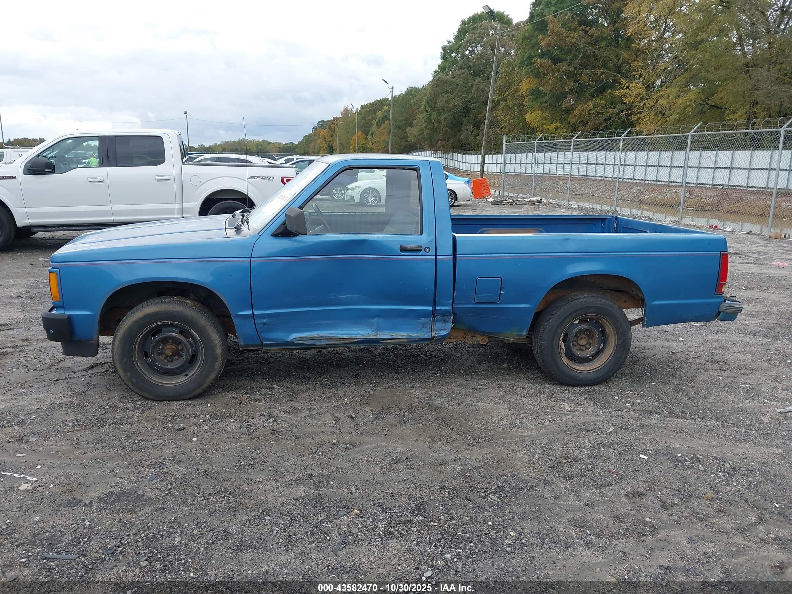 1991 Gmc Sonoma   Blue vin: 1GTCS14Z1M0521918