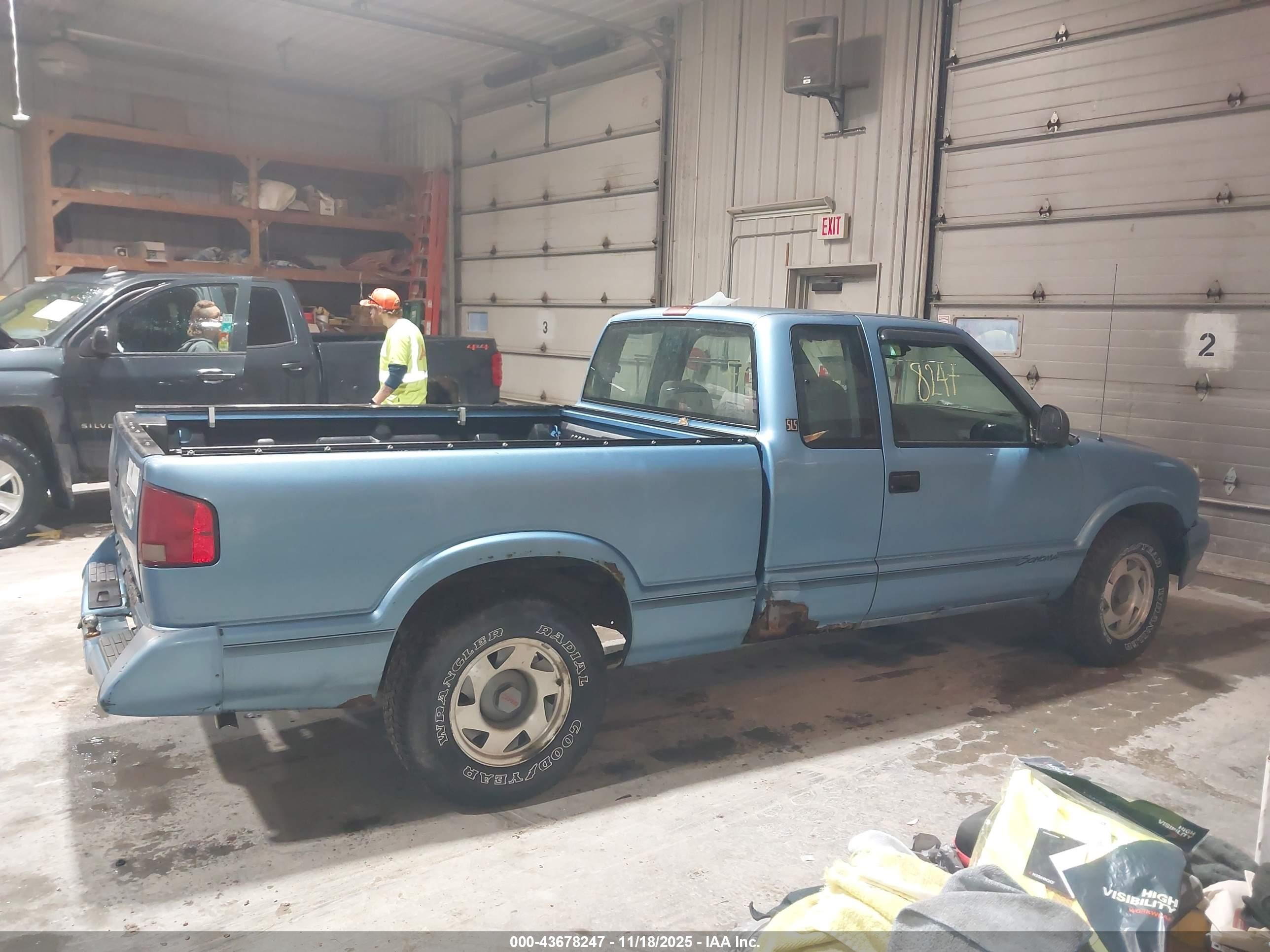 1996 Gmc Sonoma   Blue vin: 1GTCS1942T8512383