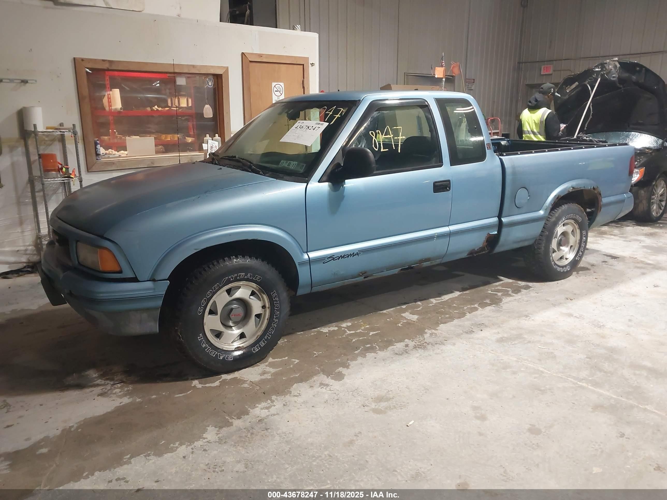 1996 Gmc Sonoma   Blue vin: 1GTCS1942T8512383